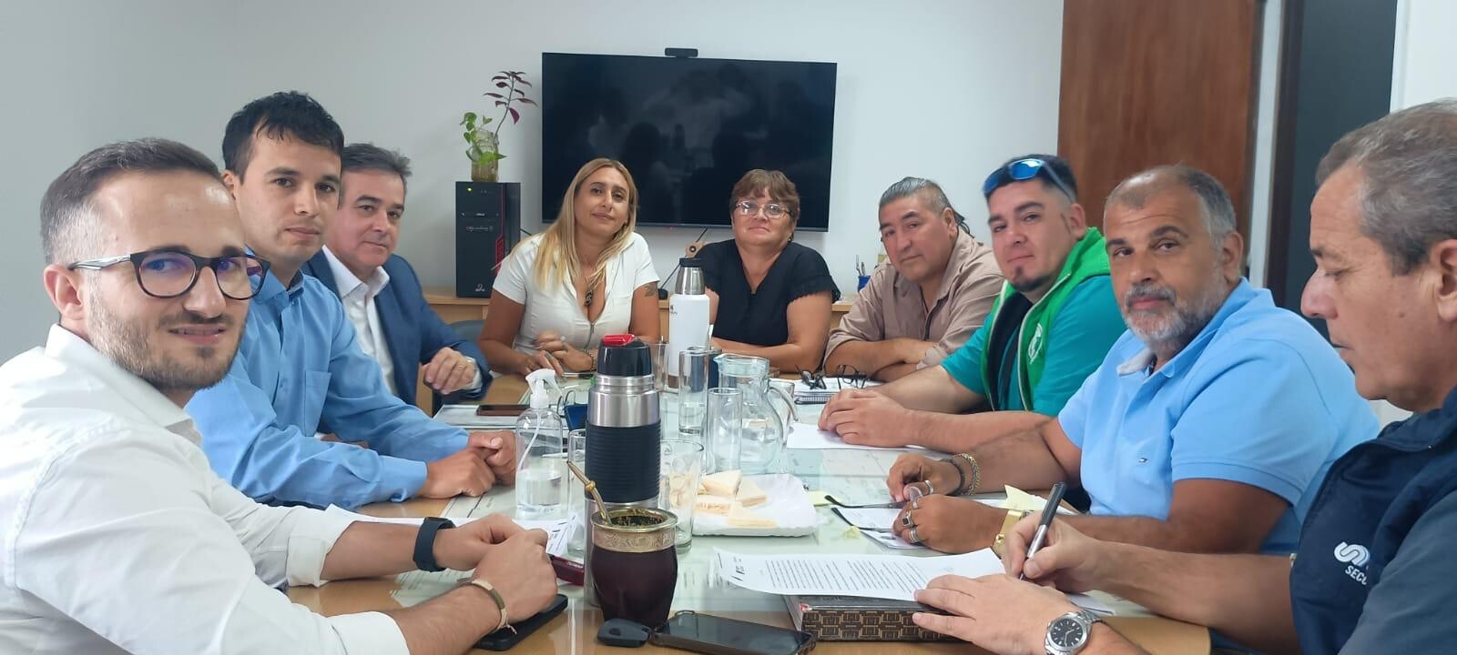 IMG-20250225-WA0049.jpg El Gobierno de Chubut acordó una nueva paritaria con personal de Bosques y brigadistas