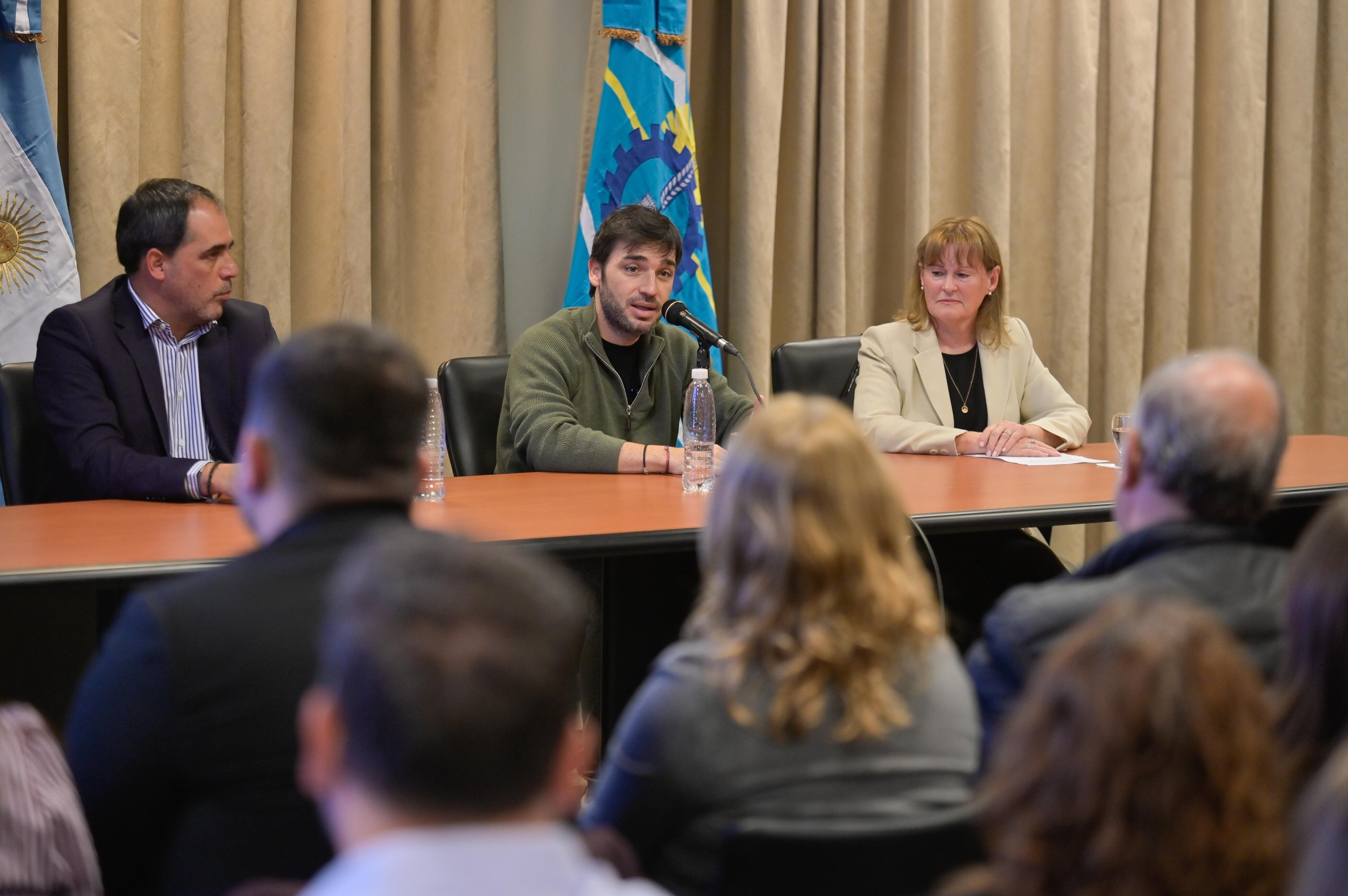 Torres adjudicó la concesión del astillero de Comodoro Rivadavia: “Es un hito más hacia la recuperación y el sostenimiento del trabajo en Chubut