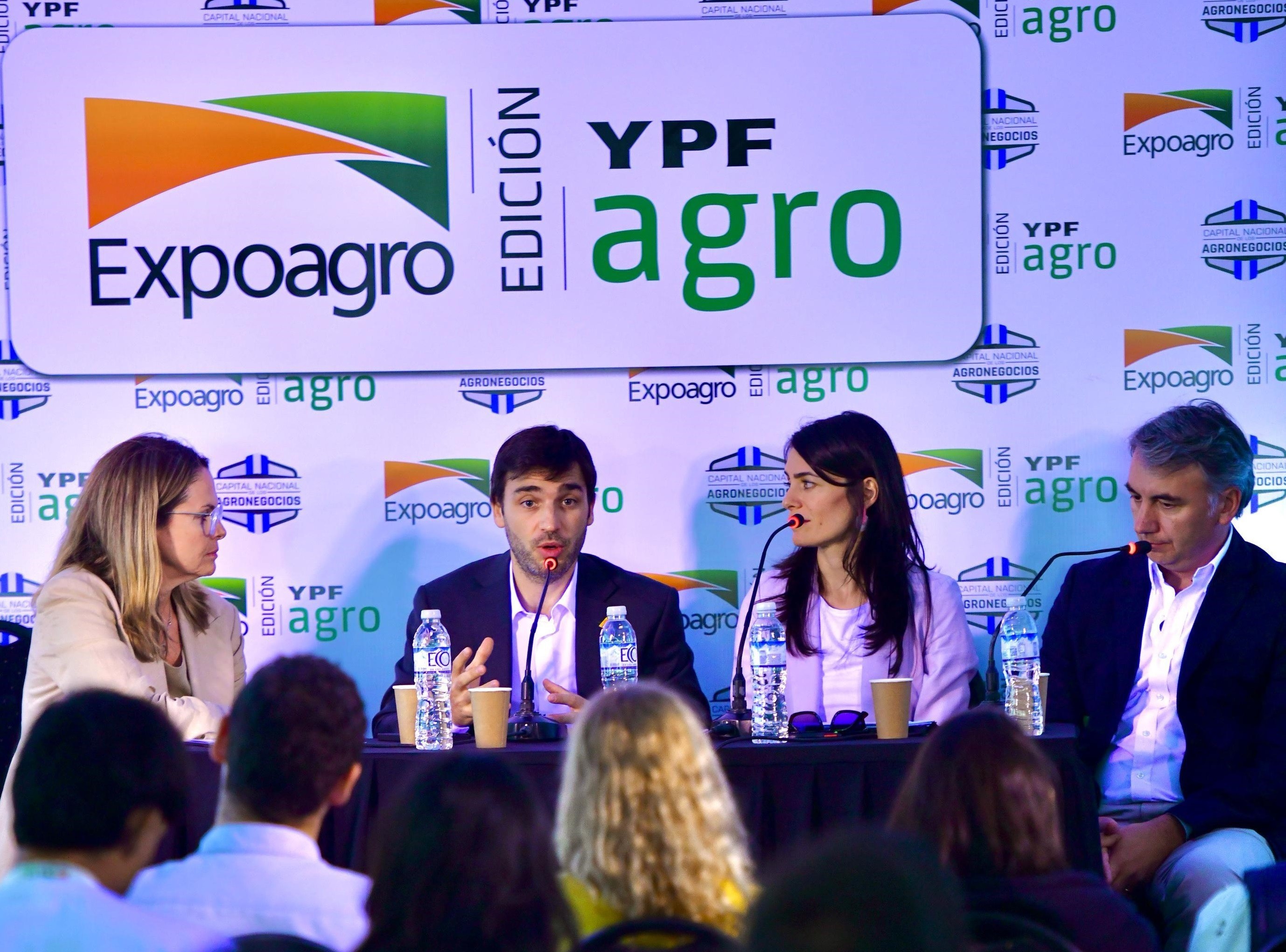 IMG-20250311-WA0041.jpg Torres disertó en la 25° Edición de Expoagro: «La educación es la base fundamental para el desarrollo y en Chubut decidimos nivelar para arriba, con conectividad y nuevas tecnologías»
