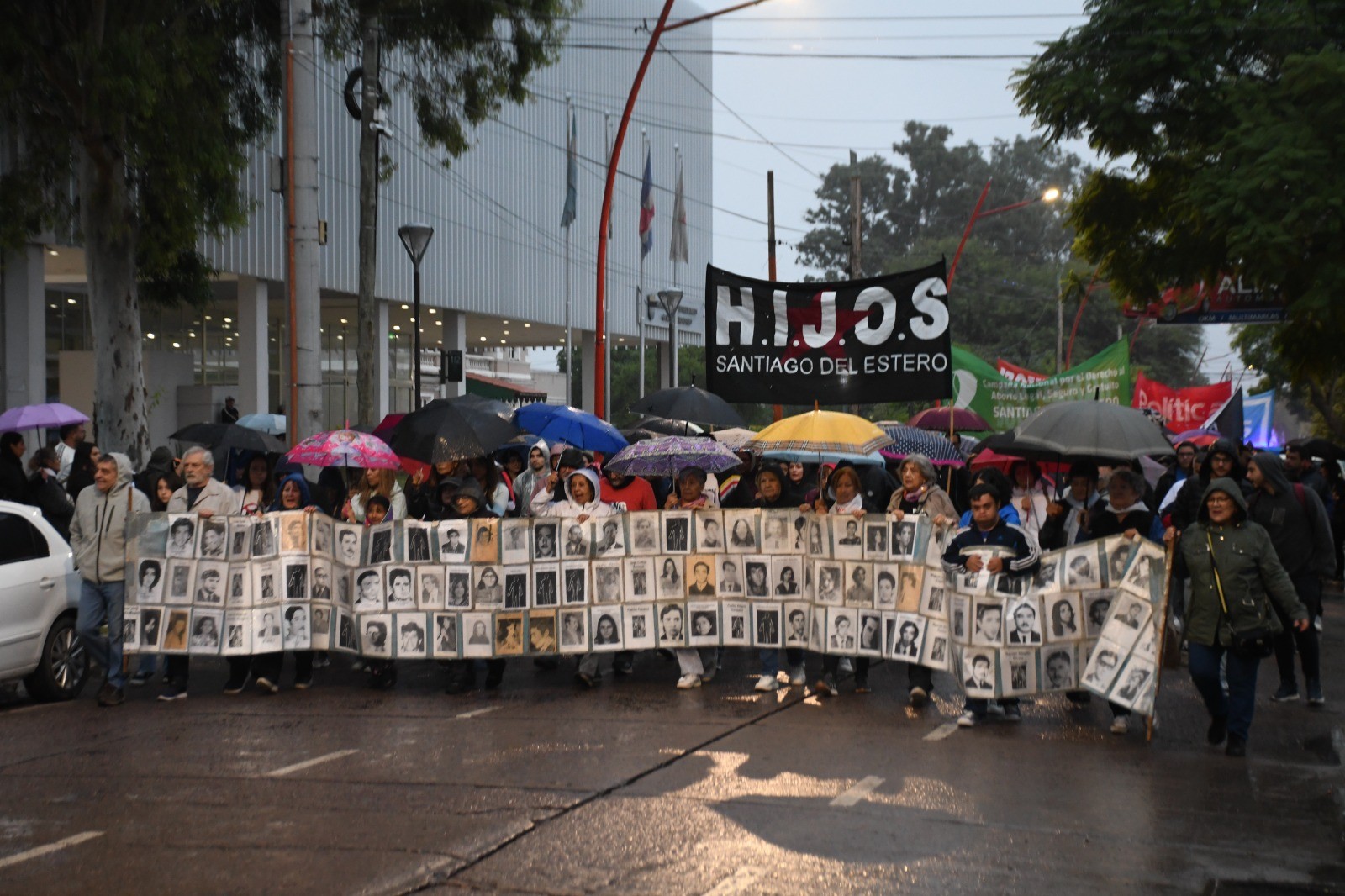 Gran cantidad de santiagueños marcharon por memoria, verdad y justicia