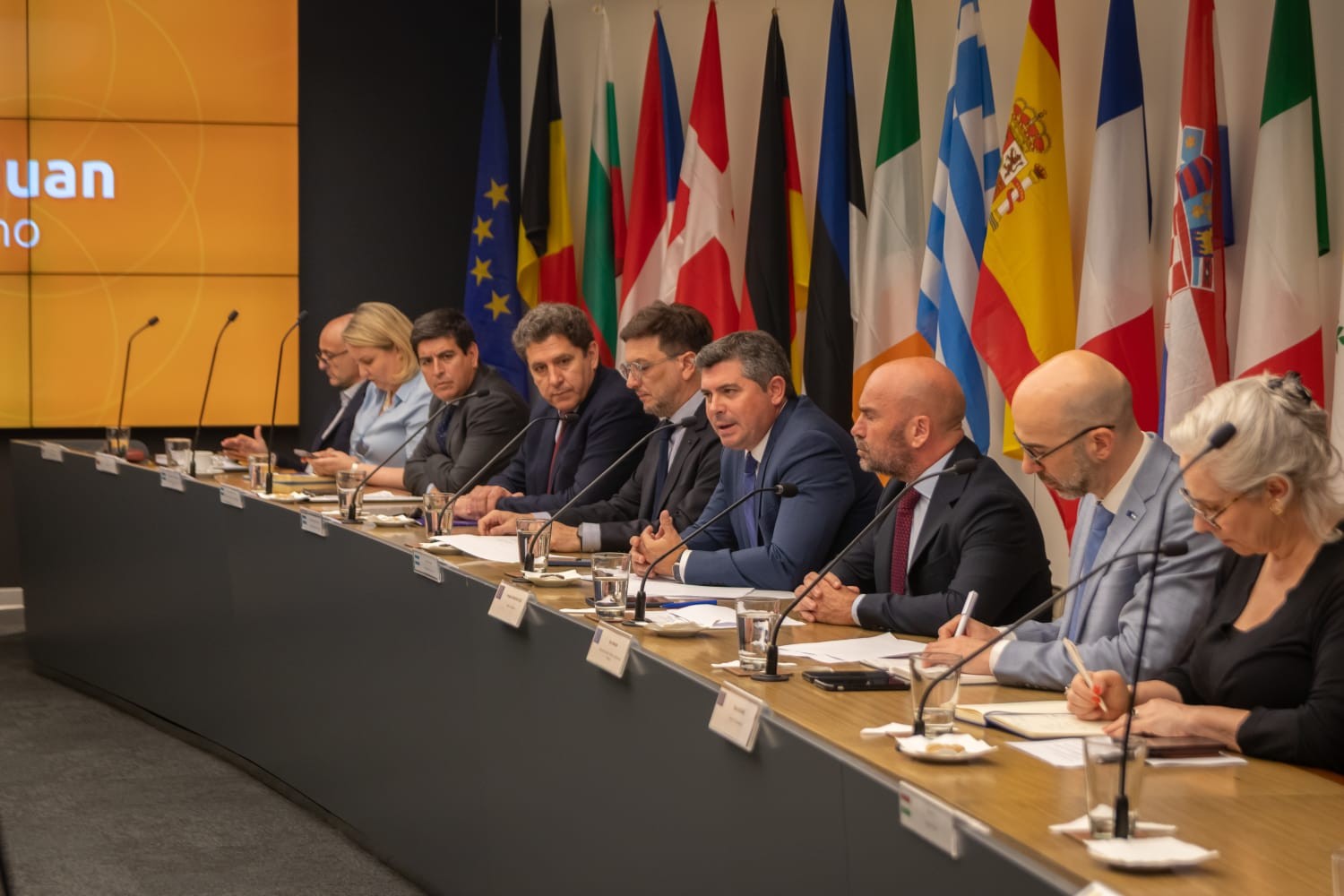 IMG-20250424-WA0087.jpg Inédito: Orrego presentó el potencial de San Juan ante diplomáticos de 22 países de la Unión Europea.