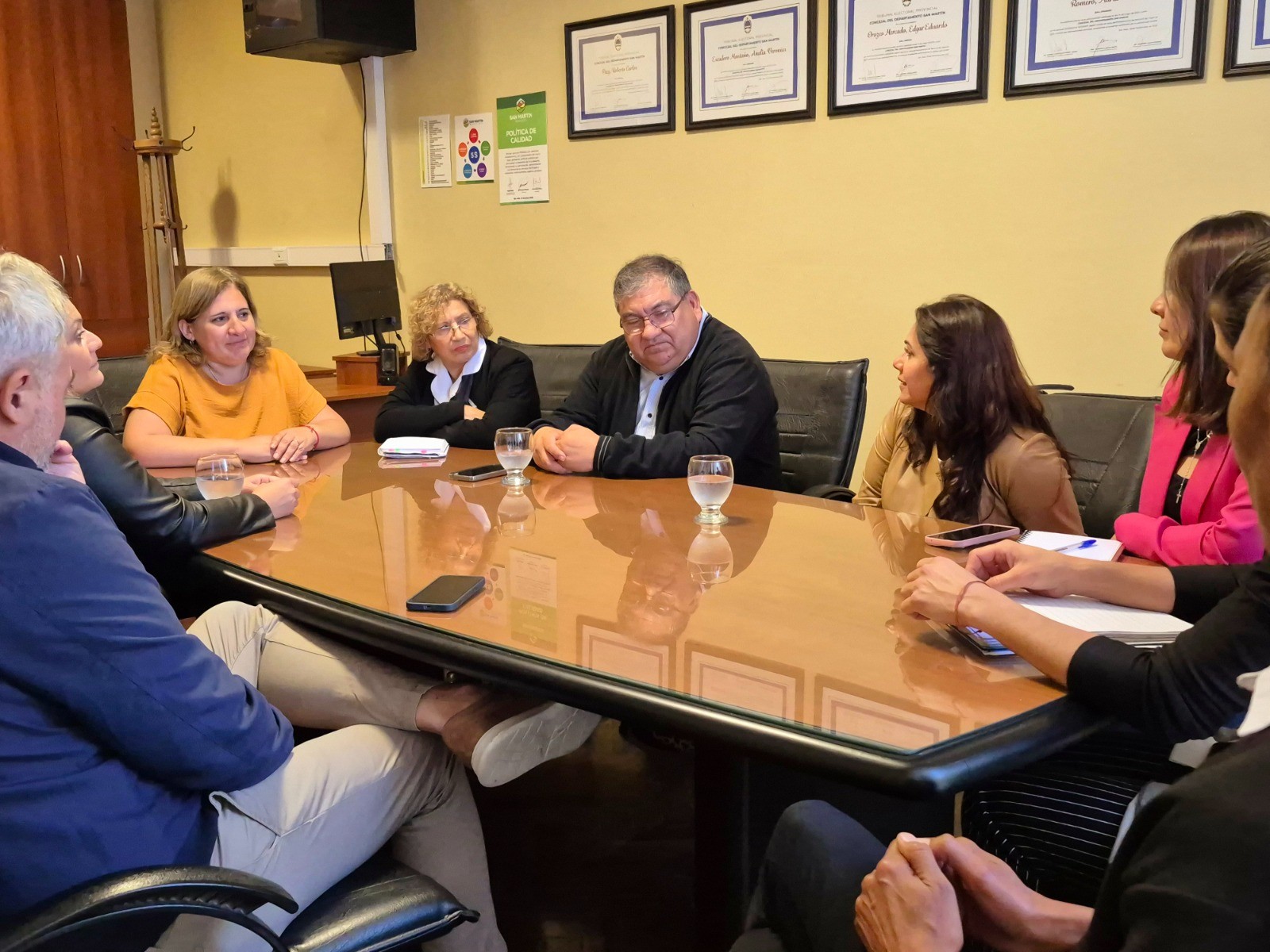 La intendenta de San Martín, Analía Becerra, recibió junto a su equipo técnico al intendente del Departamento Ullúm, David Domínguez, acompañado por la subsecretaria de Desarrollo Sostenible e Innovación del municipio de Capital (La Rioja), Vanesa Córdoba, y su equipo de trabajo.