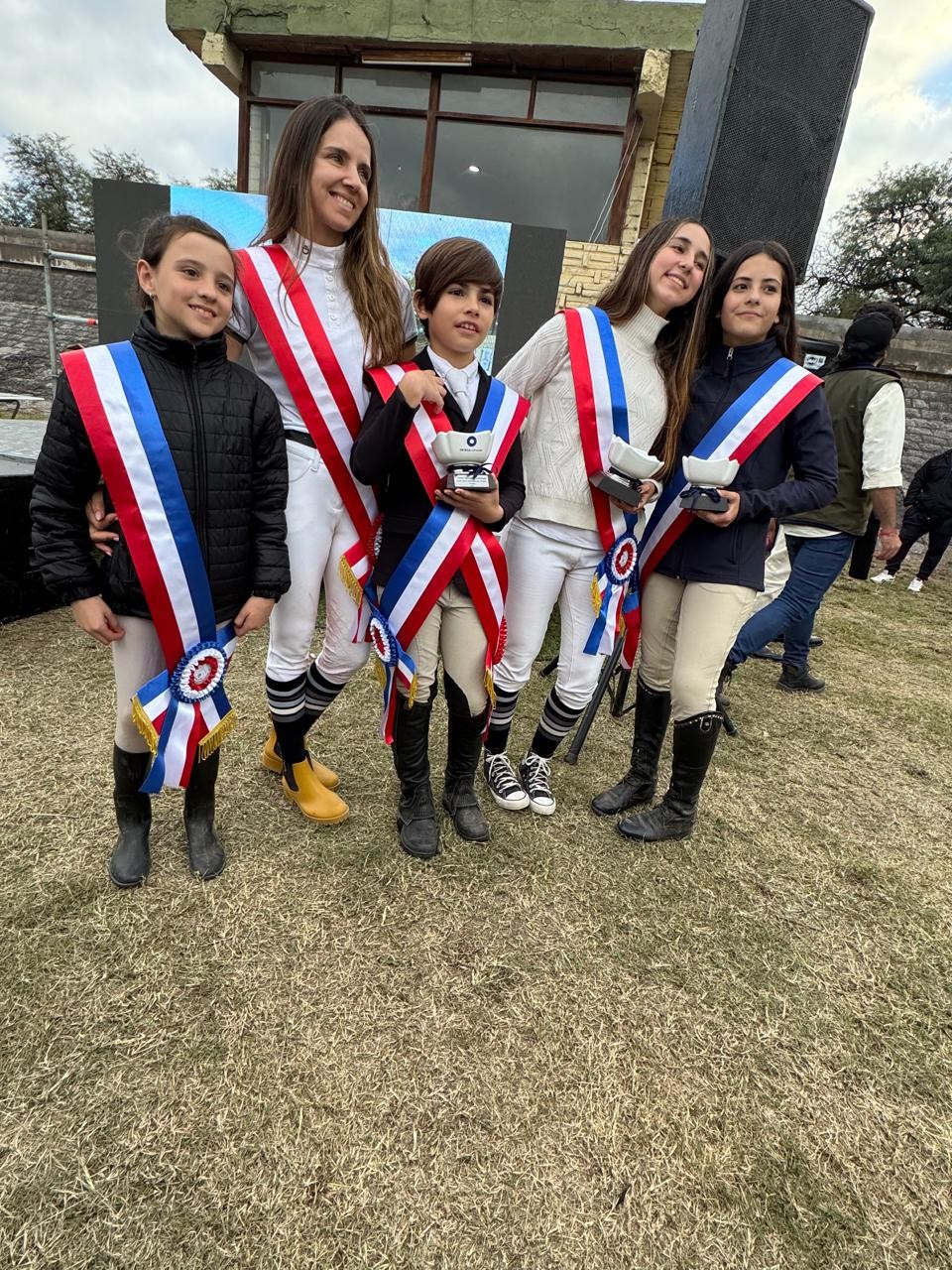 LOS JINETES Y AMAZONAS DE LA CUSTODIA ECUESTRE BRILLARON EN EL TORNEO DEL HIPICO SANTIAGO DEL ESTERO