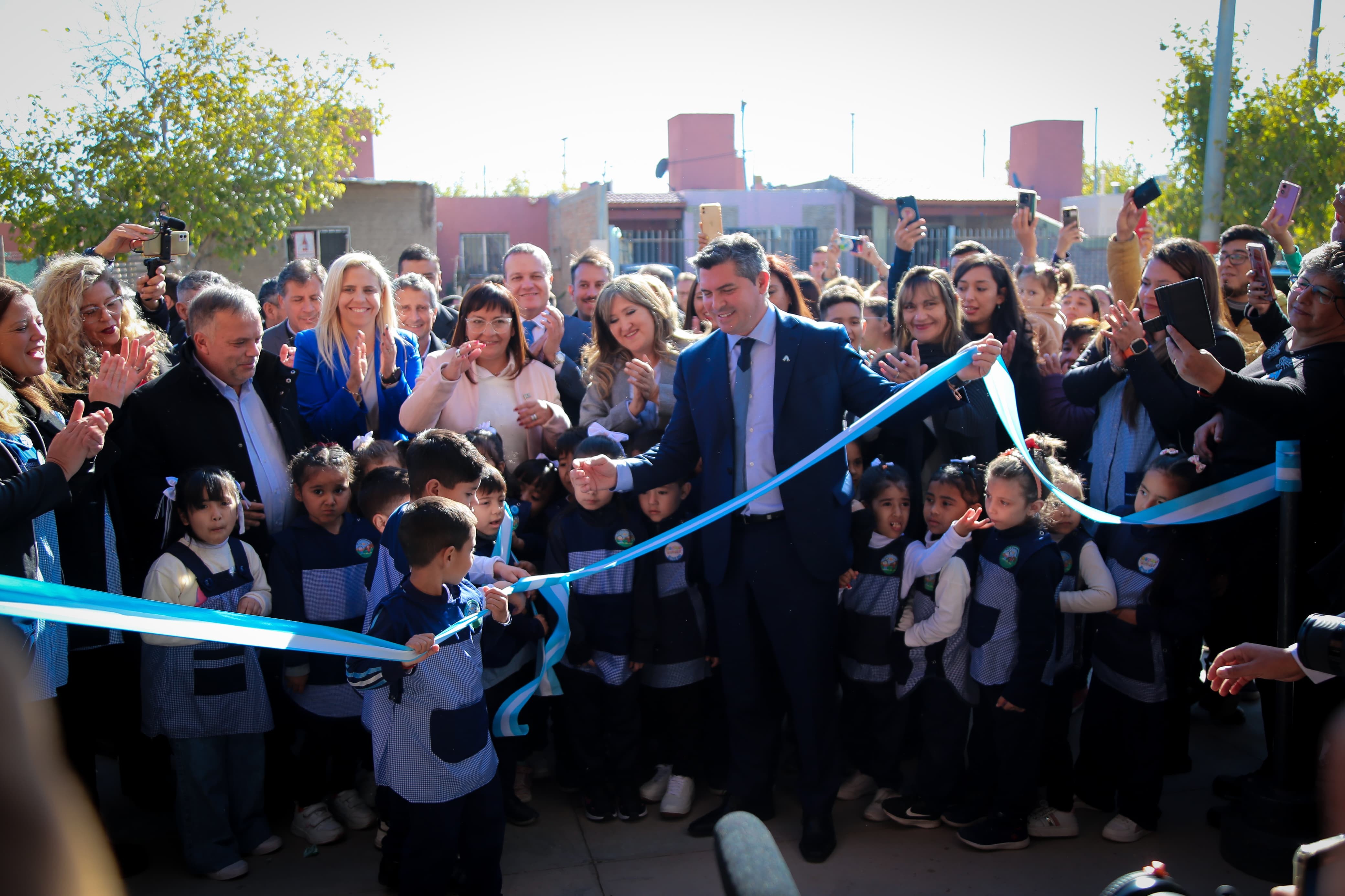 IMG-20250528-WA0033.jpg El gobernador Orrego inauguró una escuela de Nivel Inicial en Chimbas.