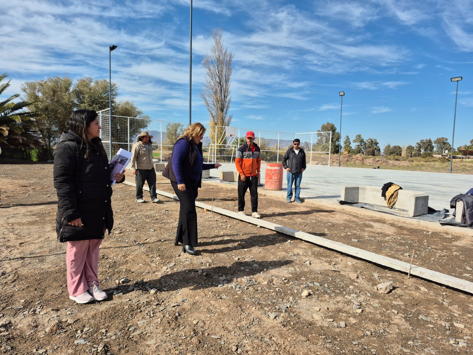 La Municipalidad de San Martín continúa apostando al desarrollo de espacios comunitarios con la construcción del nuevo playón deportivo en el Barrio San Isidro Labrador.
