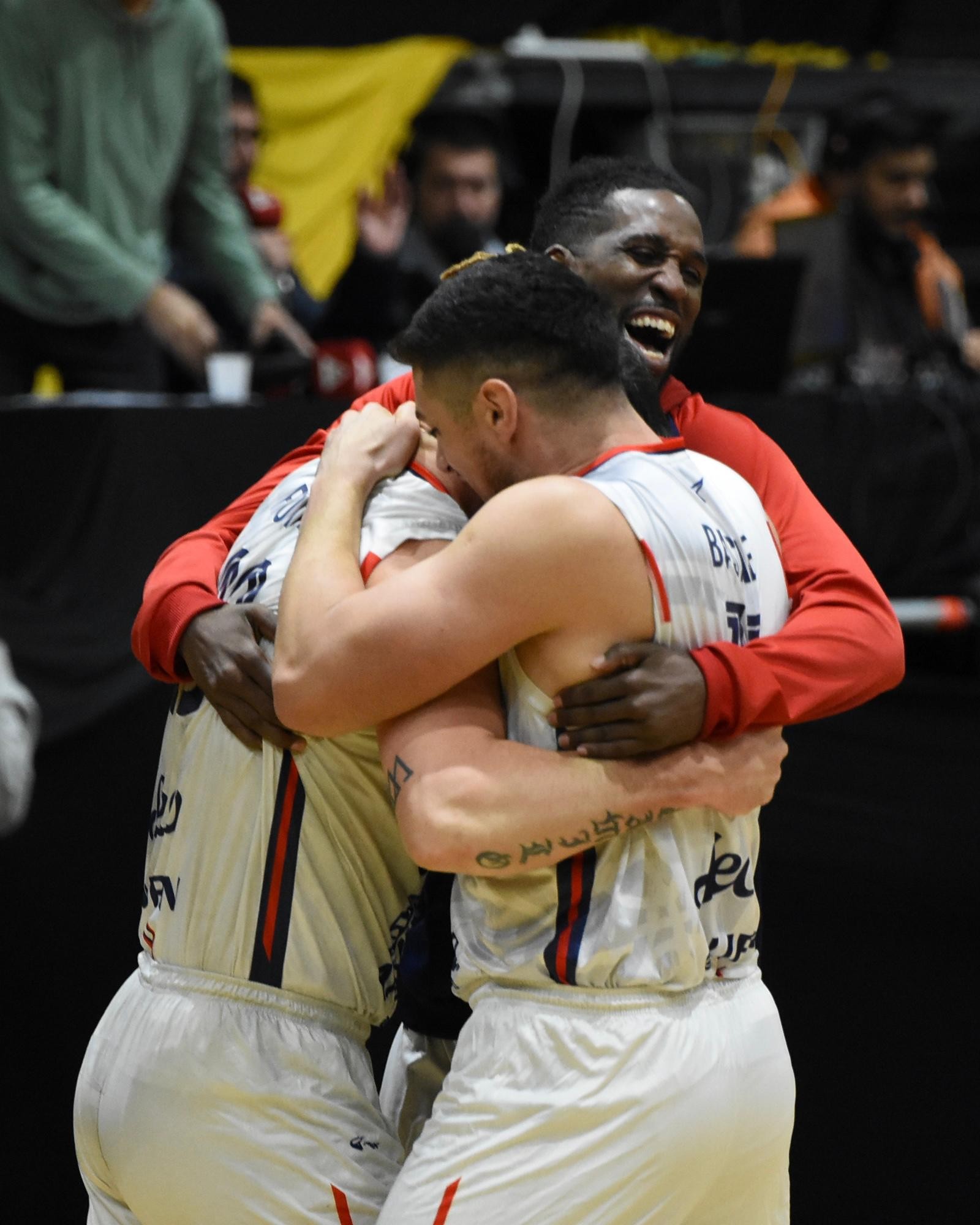 BARRIO LA SERIE: QUIMSA EN SEMIFINALES DE LA LNB