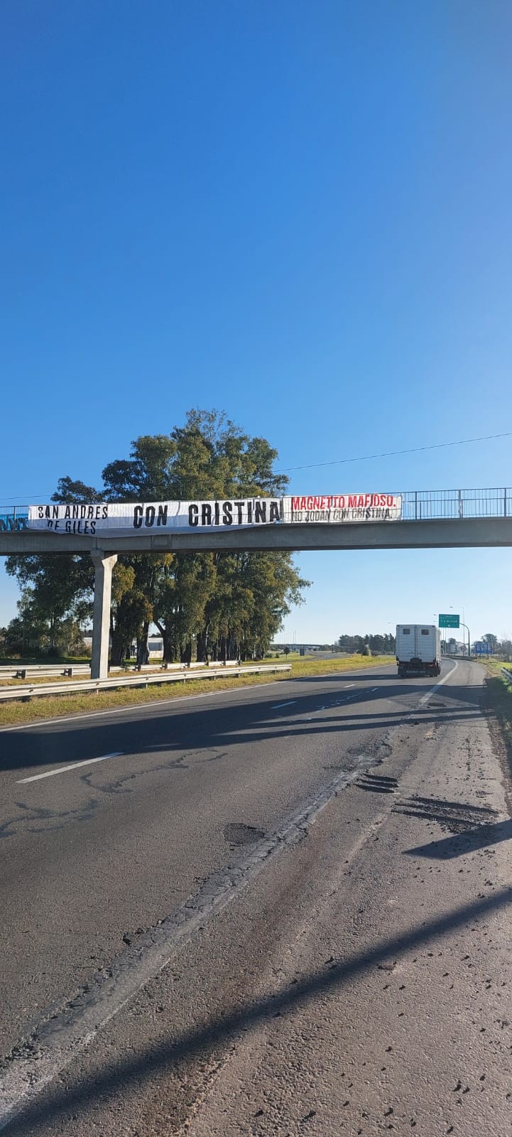 «Esto no nos representa»: rechazo en Giles a carteles militantes a favor de Cristina Fernàndez