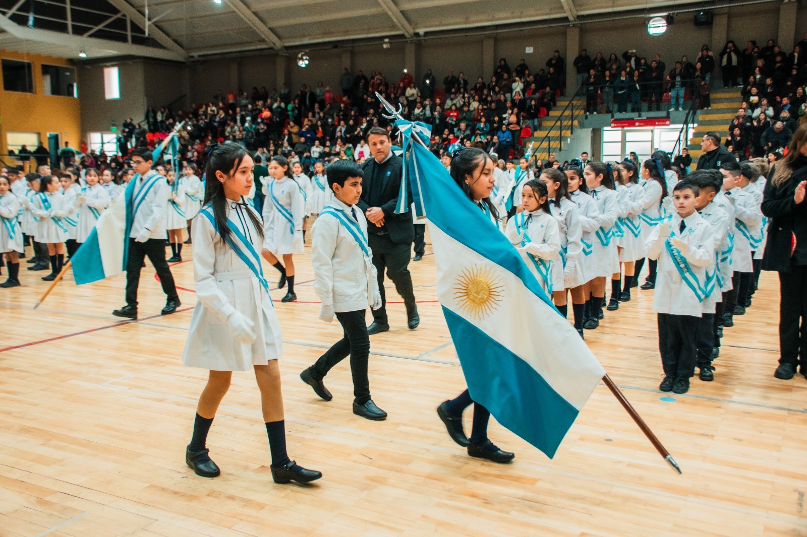 Con el impulso de la Municipalidad, alumnos de cuarto grado de todo el departamento participarán de un emotivo acto realizarán la promesa con la Bandera Argentina.