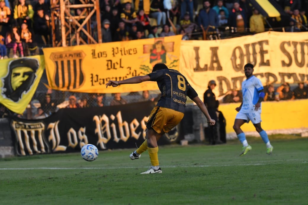 IMG-20250622-WA0062.jpg UNA PESADILLA: MITRE GANABA 2 A 0 PERO TEMPERLEY LO EMPATO