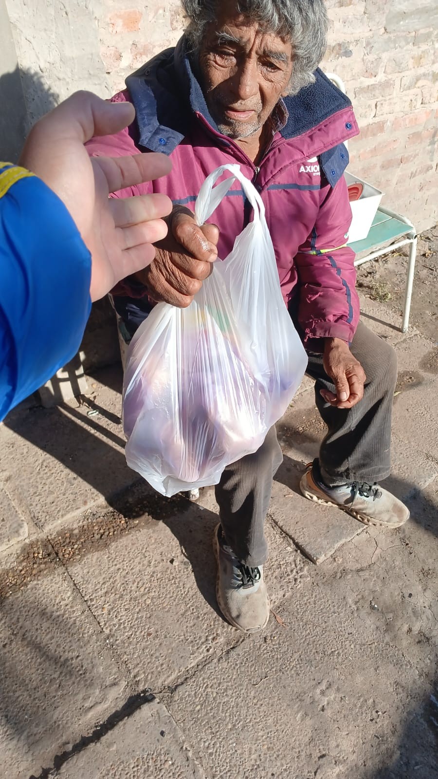 La solidaridad del barrio ante el abandono del Municipio La solidaridad del barrio ante el abandono del Municipio