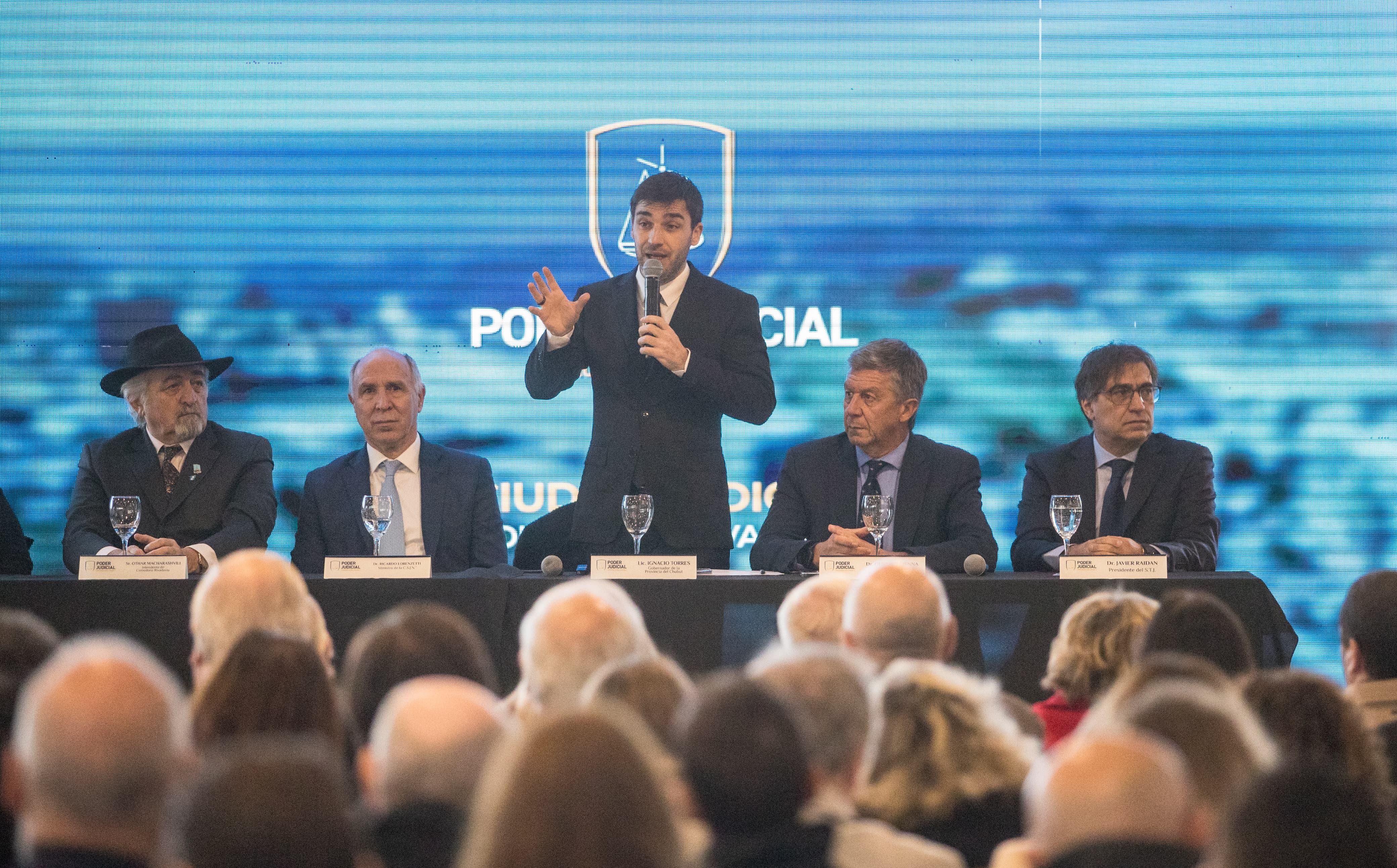 Torres ratificó la realización del plebiscito para la eliminación de los fueros en los tres poderes del Estado