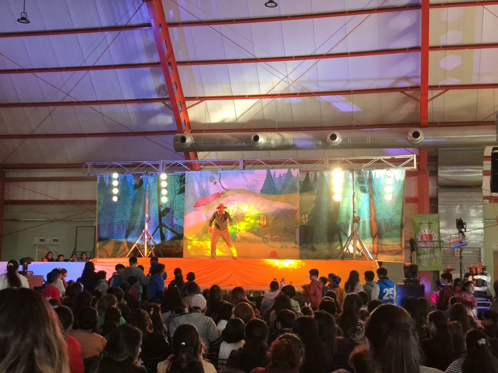 En el marco de las Vacaciones de Invierno 2025, San Martín vivió una jornada inolvidable con la presentación del espectáculo “Capibara en la Granja”, que colmó el Estadio Marta Orellana de música, color y emoción.