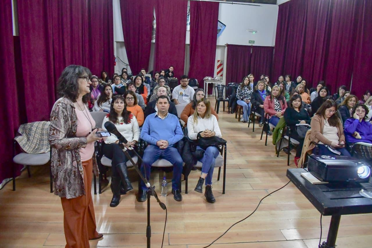 Provincia realizó en Trelew un taller sobre entornos laborales seguros destinado a los Servicios de Protección de Derechos