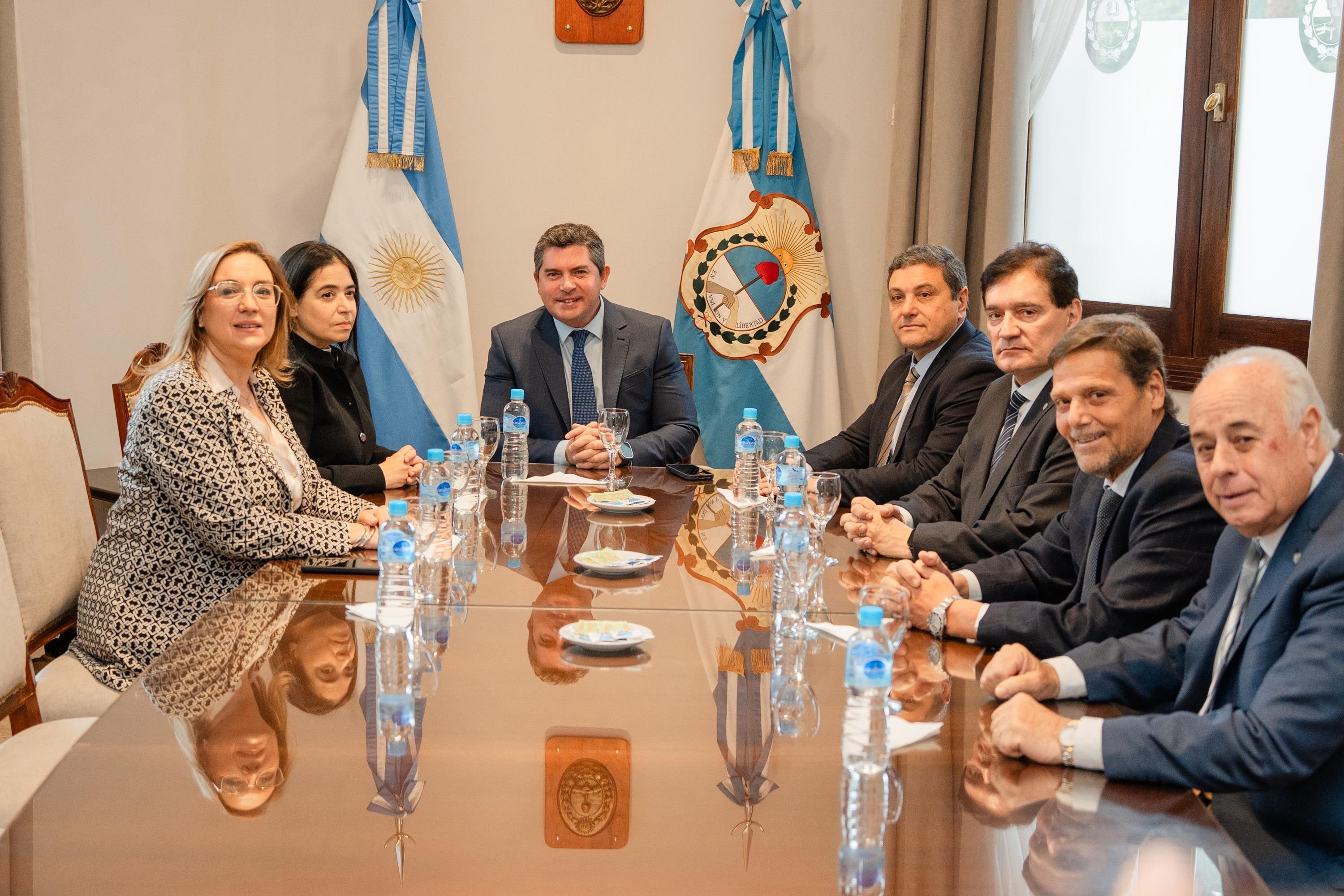 IMG-20250904-WA0050.jpg El gobernador Orrego recibió a la jueza Argentina de la Corte Interamericana de Derechos Humanos