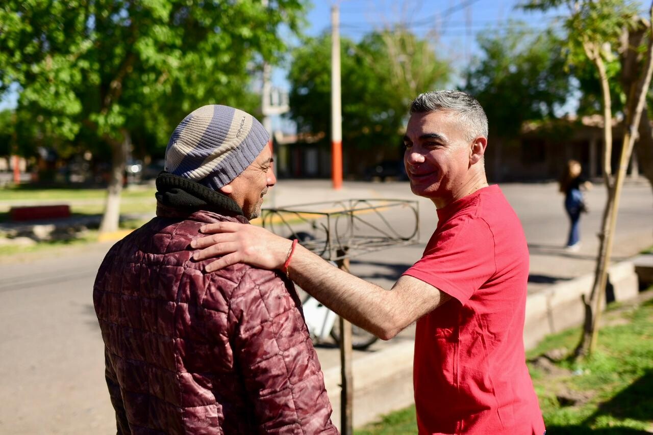 El candidato a Diputado Nacional por Fuerza San Juan, Fabián Gramajo, sigue recorriendo cada rincón de Chimbas y en esta oportunidad visitó a los vecinos de la zona este del departamento, en el Barrio Los Andes.