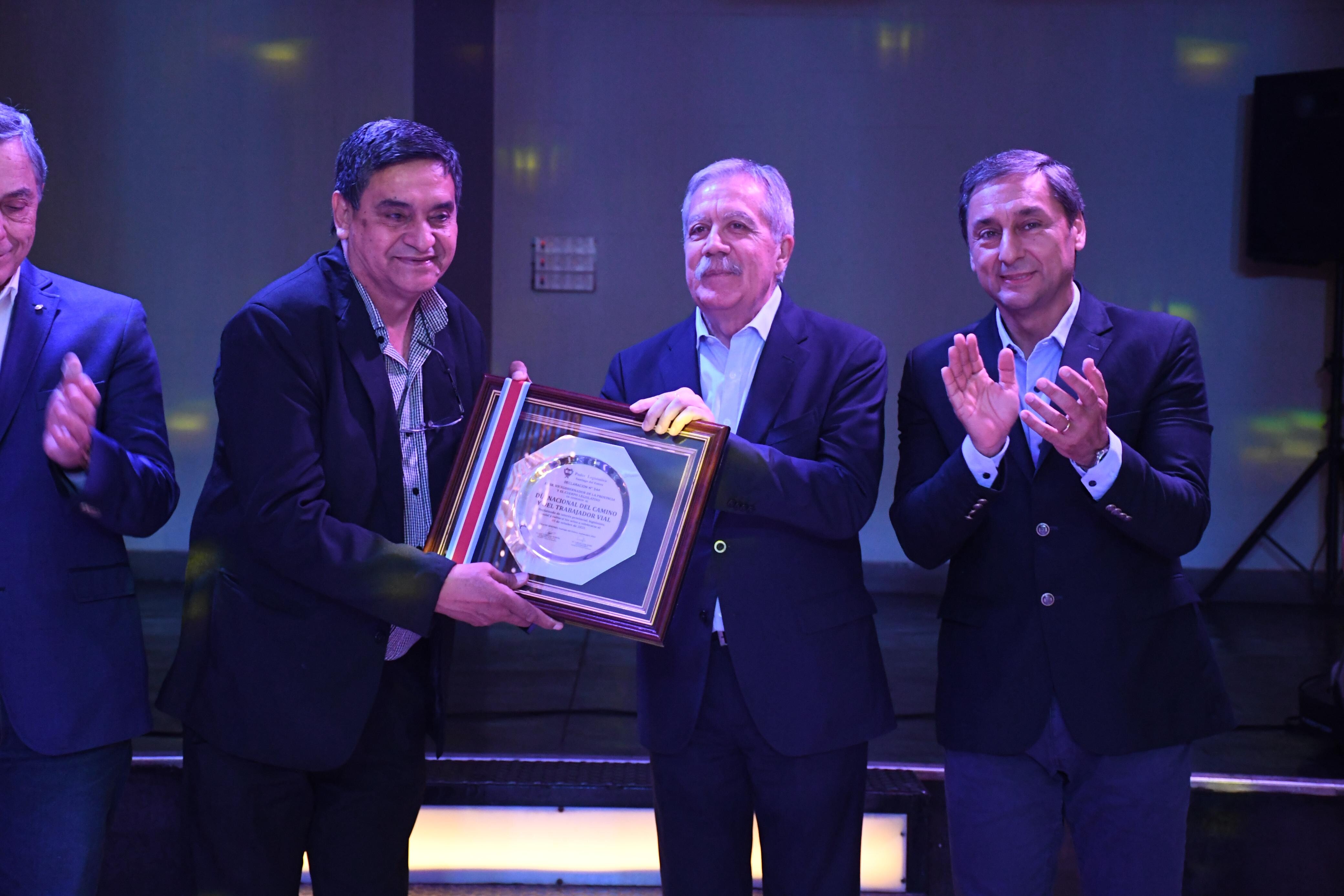 IMG-20251010-WA0019.jpg AUTORIDADES DE LA PROVINCIA PARTICIPARON DE LOS FESTEJOS POR EL DÍA DEL CAMINO Y DEL TRABAJADOR VIAL