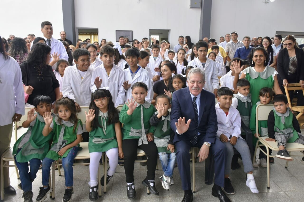 EL GOBENADOR ELÍAS SUÁREZ CERRÓ EL CICLO LECTIVO 2025 EN EL DEPARTAMENTO SALAVINA CON LA INAUGURACIÓN DE OBRAS EN LA ESCUELA N° 137 Y UN NUEVO EDIFICIO PARA EL JARDÍN N° 369