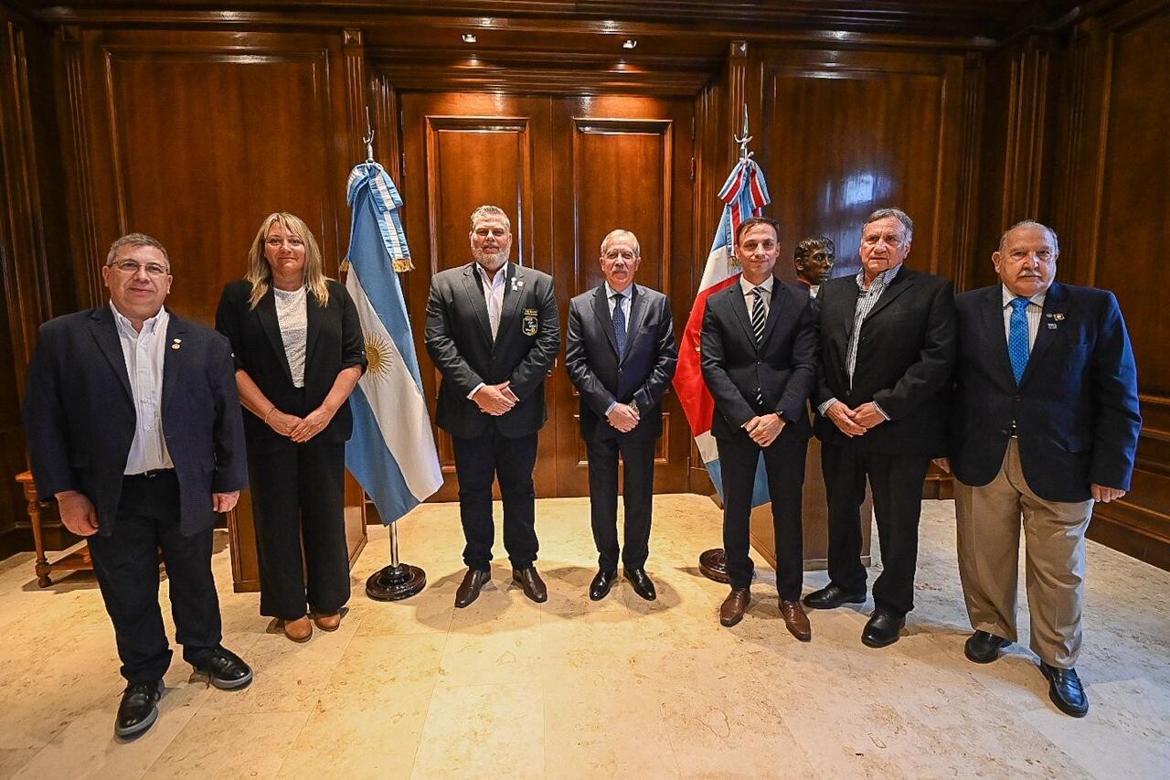 EL GOBERNADOR ELÍAS SUÁREZ RECIBIÓ A AUTORIDADES DEL DISTRITO 4.851 DEL ROTARY CLUB