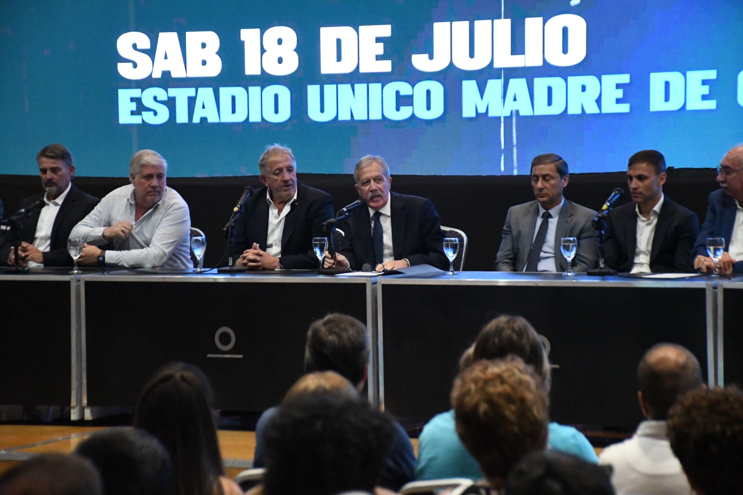 EL GOBERNADOR ELÍAS SUÁREZ PARTICIPÓ DEL ANUNCIO OFICIAL DEL PARTIDO ENTRE LOS PUMAS E INGLATERRA EN EL MADRE DE CIUDADES