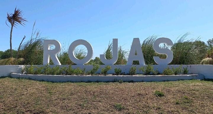 IMG-20260130-WA0039.jpg Tensión en el PJ de Rojas: Vecinos Exigen Apertura y Renovación en las Elecciones del 15 de Marzo