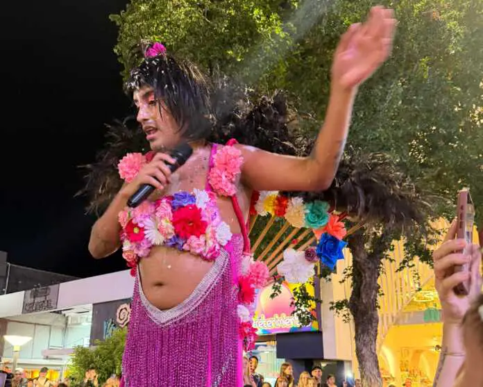Pablito Castillo se adelantó al carnaval e hizo bailar a una multitud en la peatonal