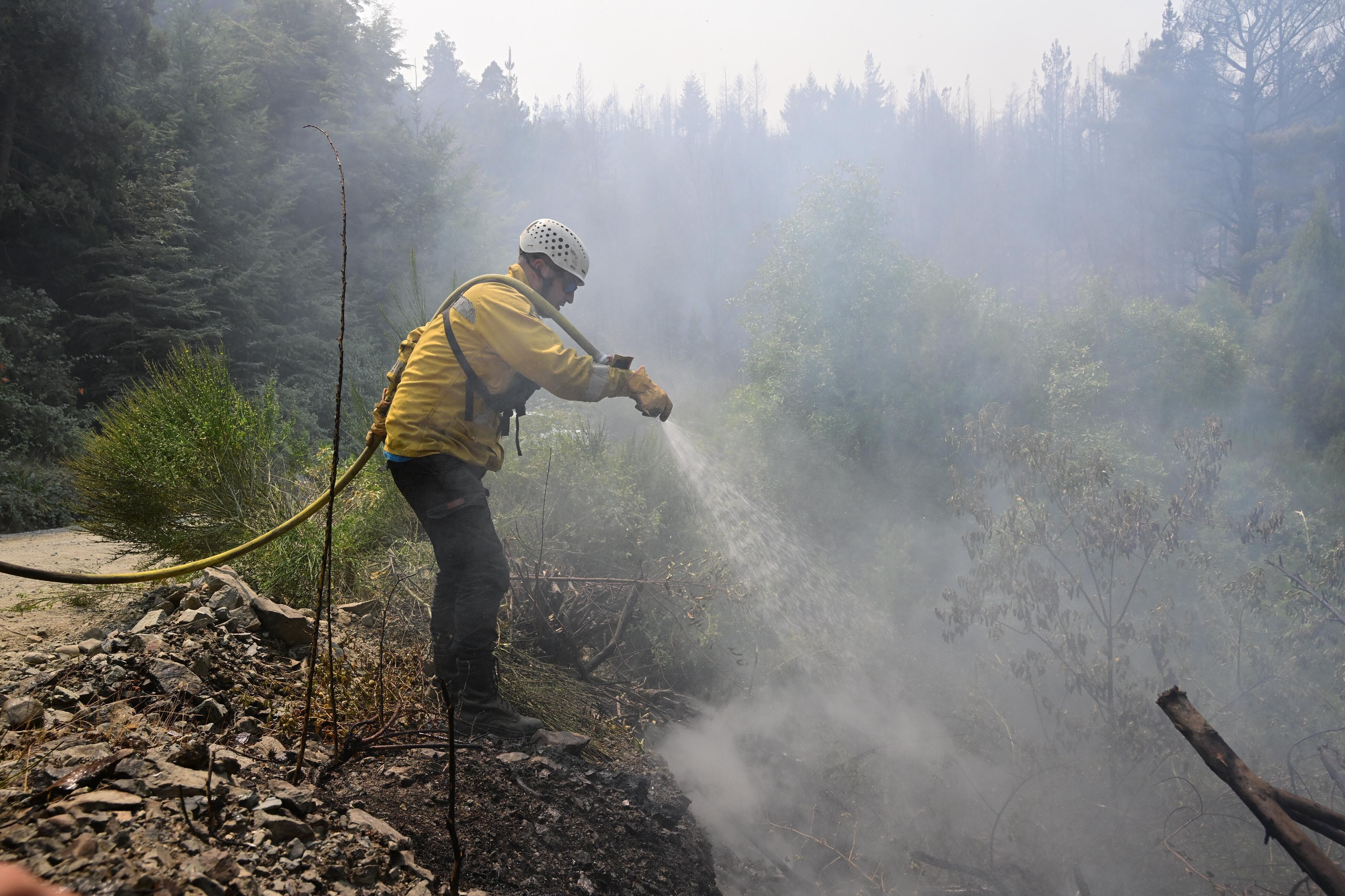 IMG-20260209-WA0027.jpg Incendios forestales: el Gobierno del Chubut refuerza el operativo con brigadistas, medios aéreos y apoyo interprovincial