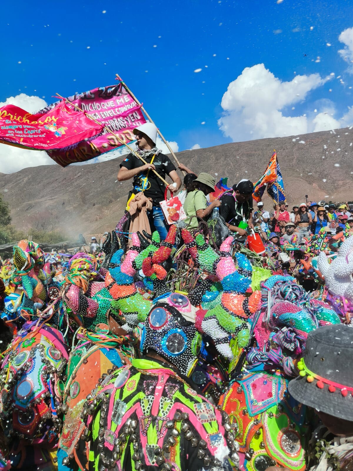 La comparsa Los Caprichosos de Tilcara agradecieron a quienes colaboraron en este carnaval 2026