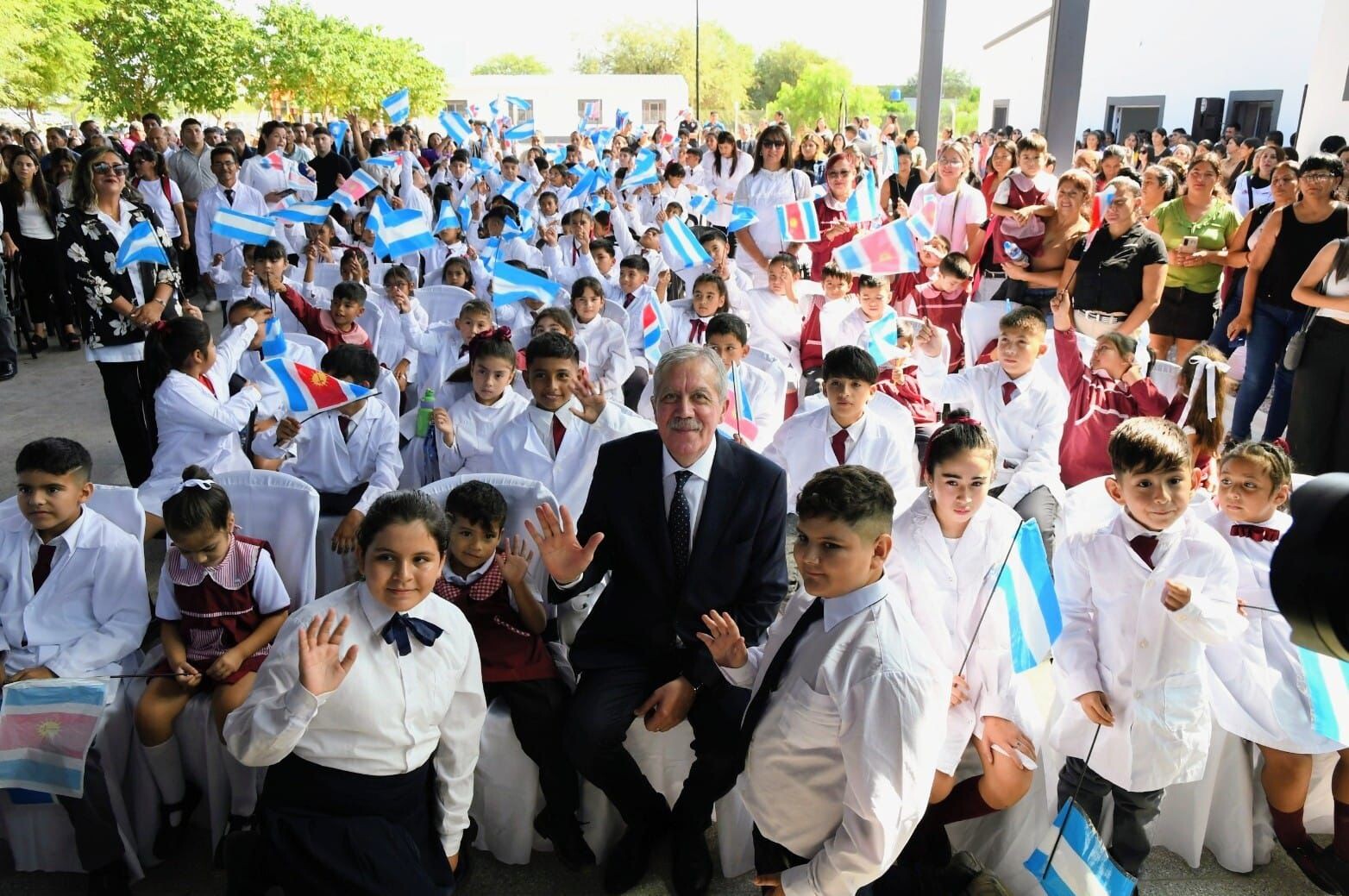 EL GOBERNADOR ELÍAS SUÁREZ ABRIÓ EL CICLO LECTIVO 2026 CON LA INAUGURACIÓN DE OBRAS EN LAS DELICIAS