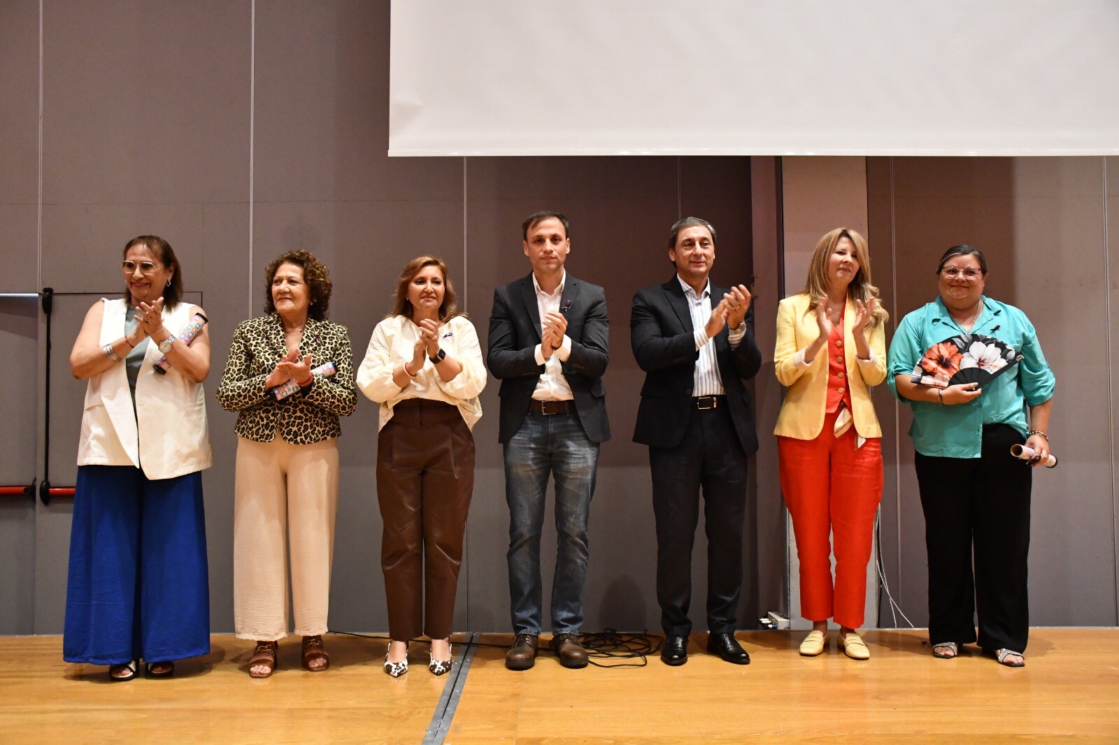 La intendente Fuentes recibió una distinción por el Día de la Mujer en el acto organizado por el Gobierno Provincial