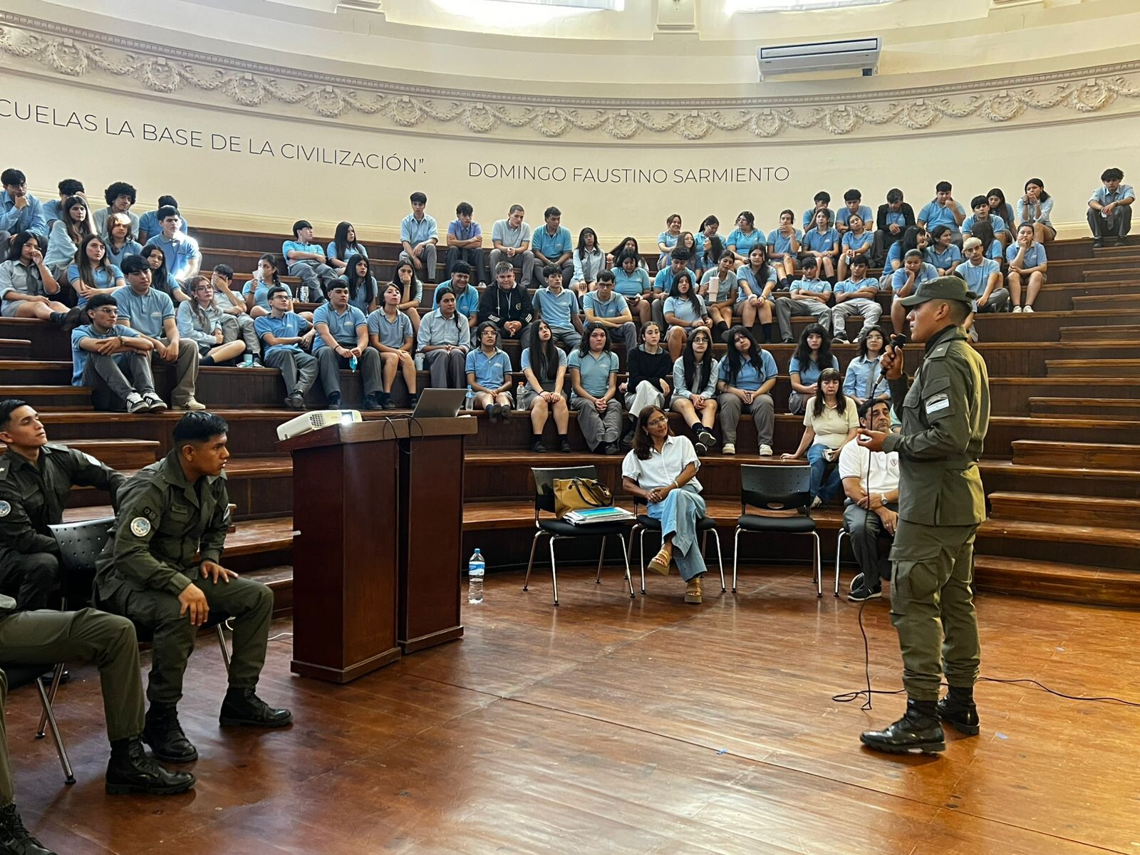 Los héroes solo mueren cuando se los olvida