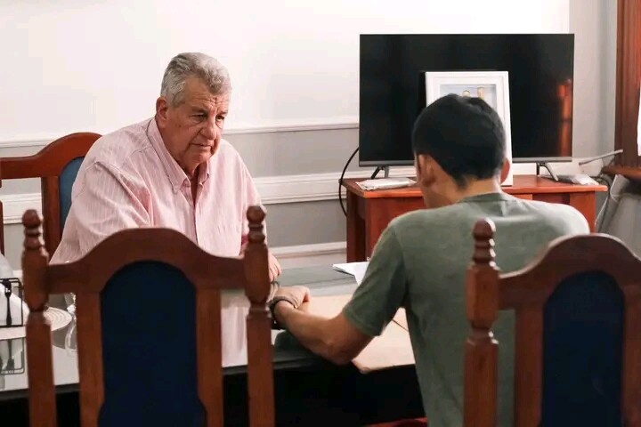 EL INTENDENTE VUELVE A ATENDER A LOS VECINOS, MIENTRAS CONTINÚAN LOS OPERATIVOS DE LIMPIEZA EN LA CIUDAD.