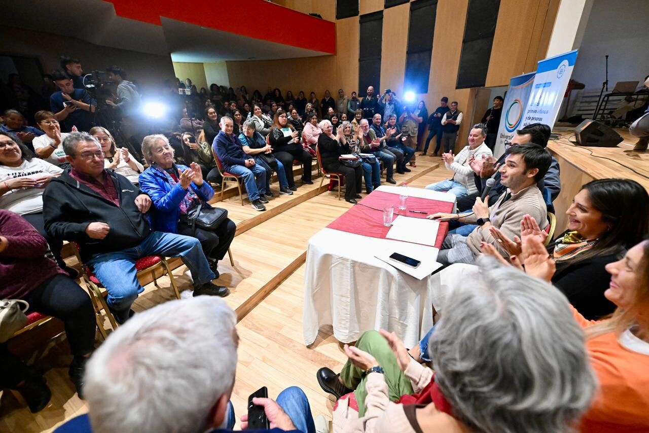 Torres participó del lanzamiento de un programa de cuidado de personas mayores y adelantó que reclamará ante Nación por la situación del PAMI