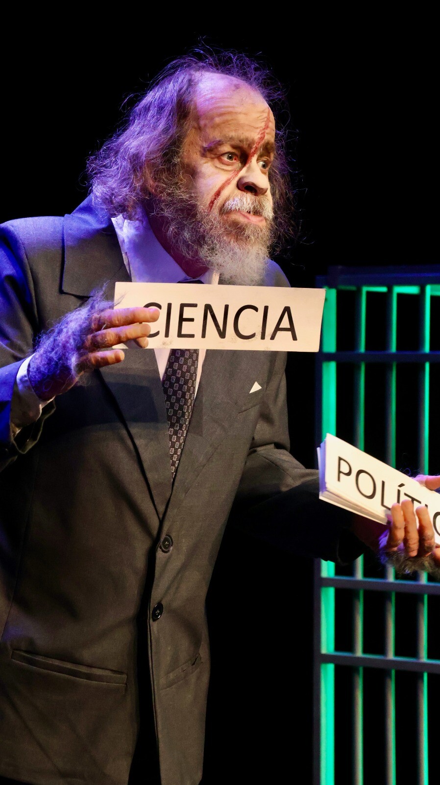Animal o la salida humana”: teatro sobre Kafka, con Luis Sartor y dirección de Víctor Laplace en el Paraninfo de la UNSE