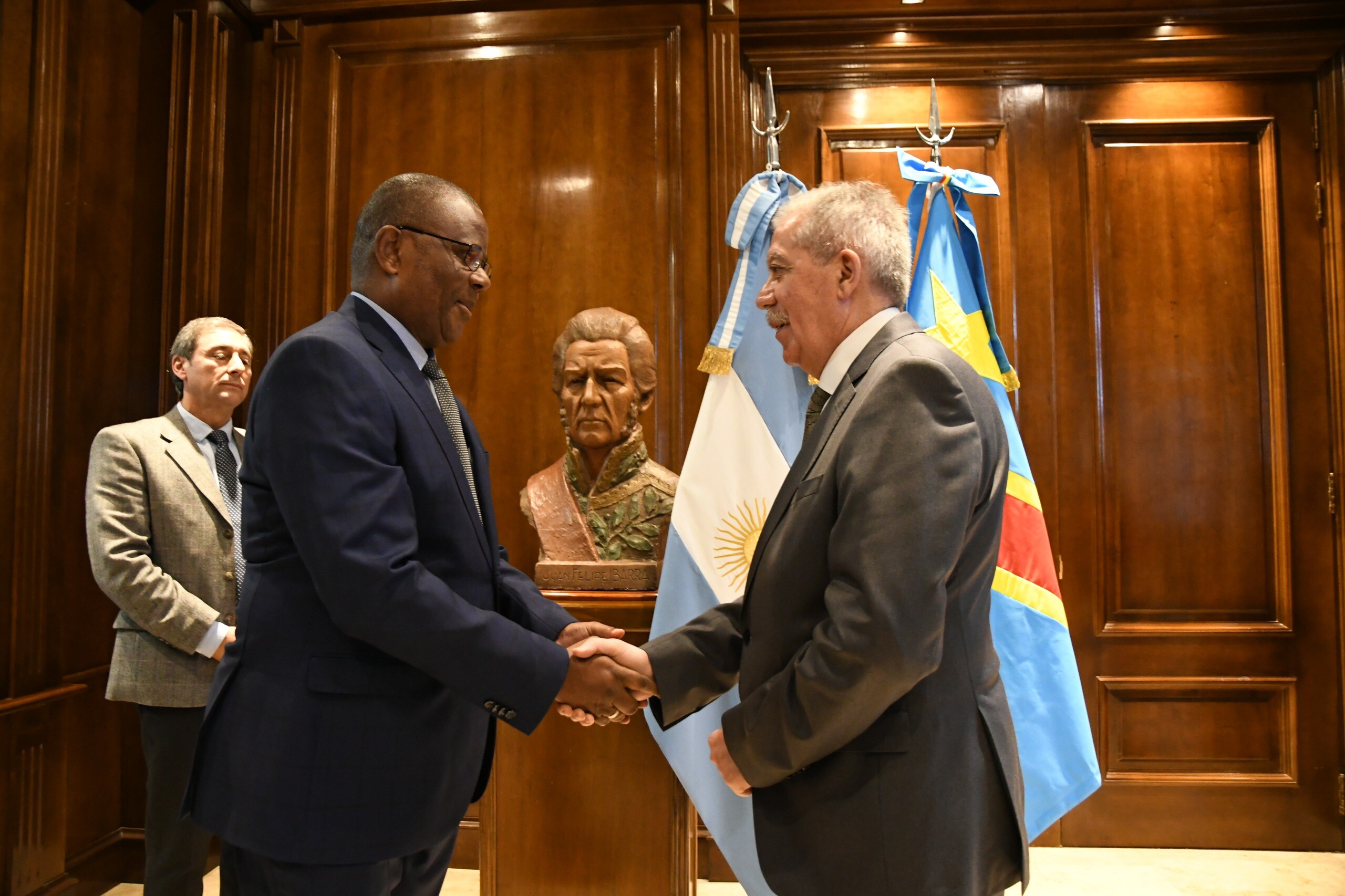 EL GOBERNADOR ELÍAS SUÁREZ RECIBIÓ AL EMBAJADOR DE LA REPÚBLICA DEMOCRÁTICA DEL CONGO EN ARGENTINA