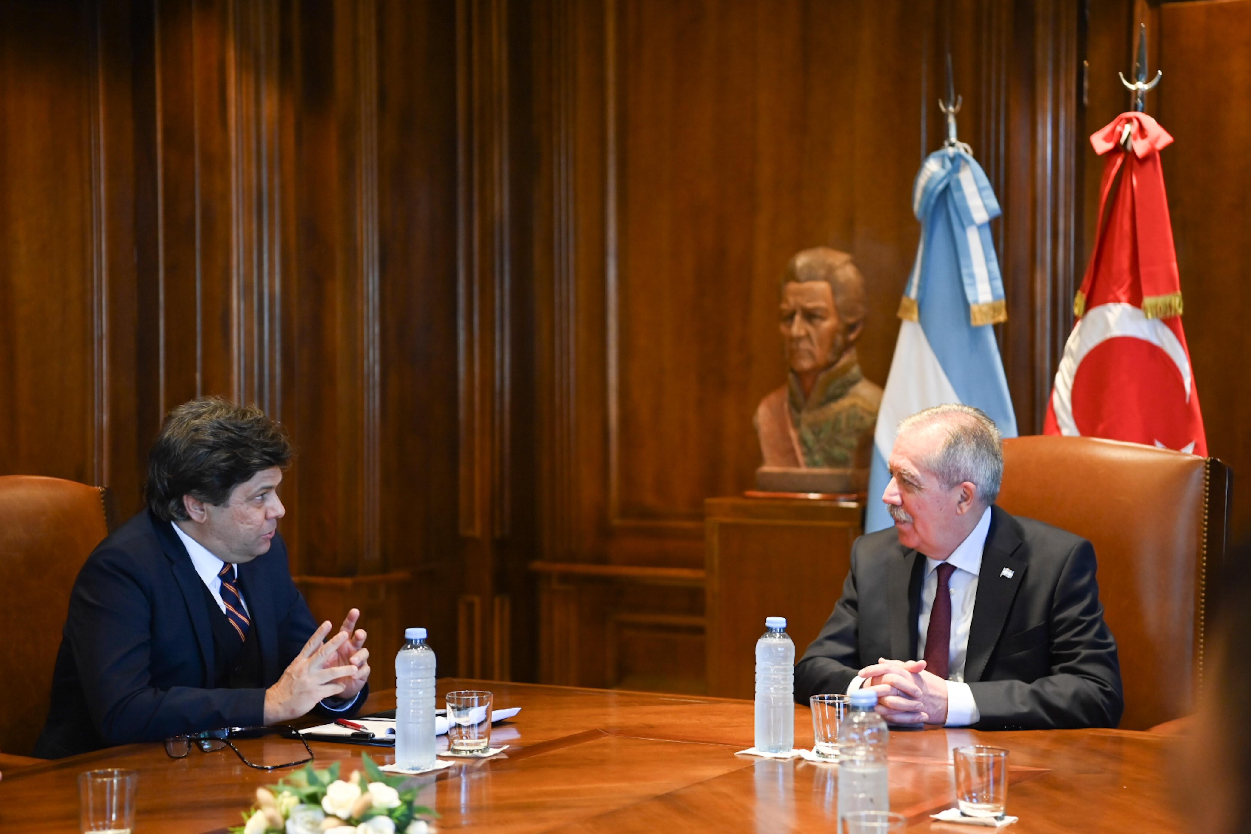IMG-20260521-WA0029.jpg EL GOBERNADOR RECIBIÓ AL EMBAJADOR DE LA REPÚBLICA DE TURQUÍA EN UNA VISITA PROTOCOLAR EN CASA DE GOBIERNO