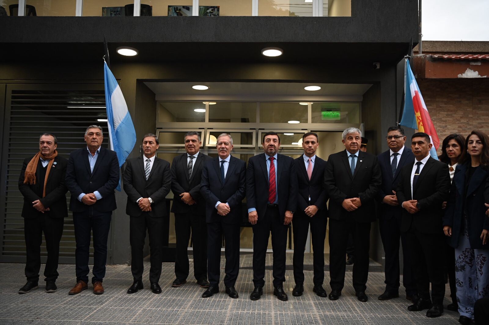 EL GOBERNADOR ELÍAS SUÁREZ INAUGURÓ EL MODERNO EDIFICIO DE LA COMISARÍA N° 13 EN LA BANDA
