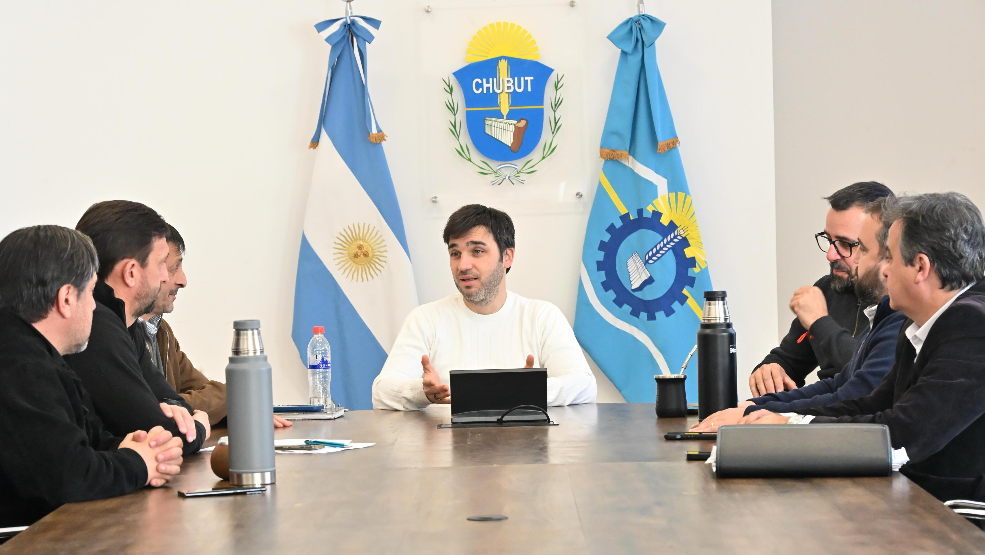 Torres ratificó la defensa de los recursos provinciales y acordó con los municipios una estrategia común para Futaleufú