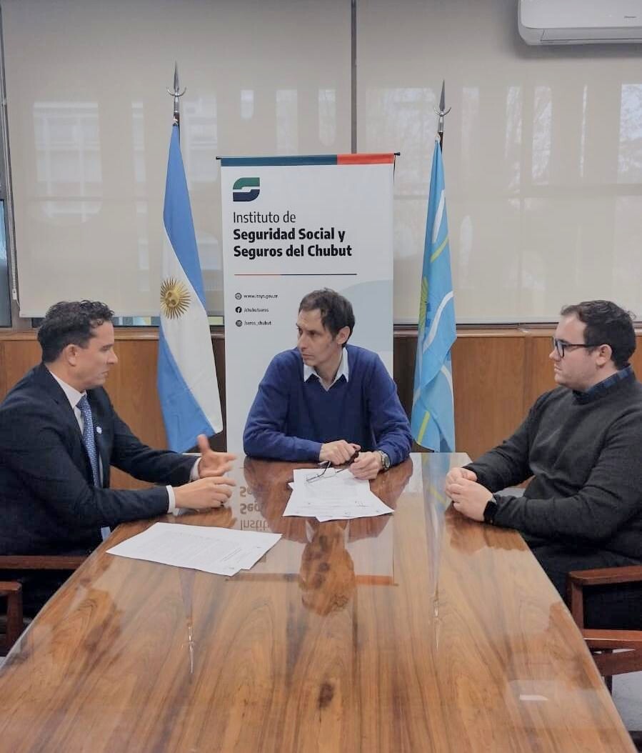 El ISSyS y la Facultad de Ciencias Jurídicas de la Universidad de la Patagonia firmaron un convenio de cooperación