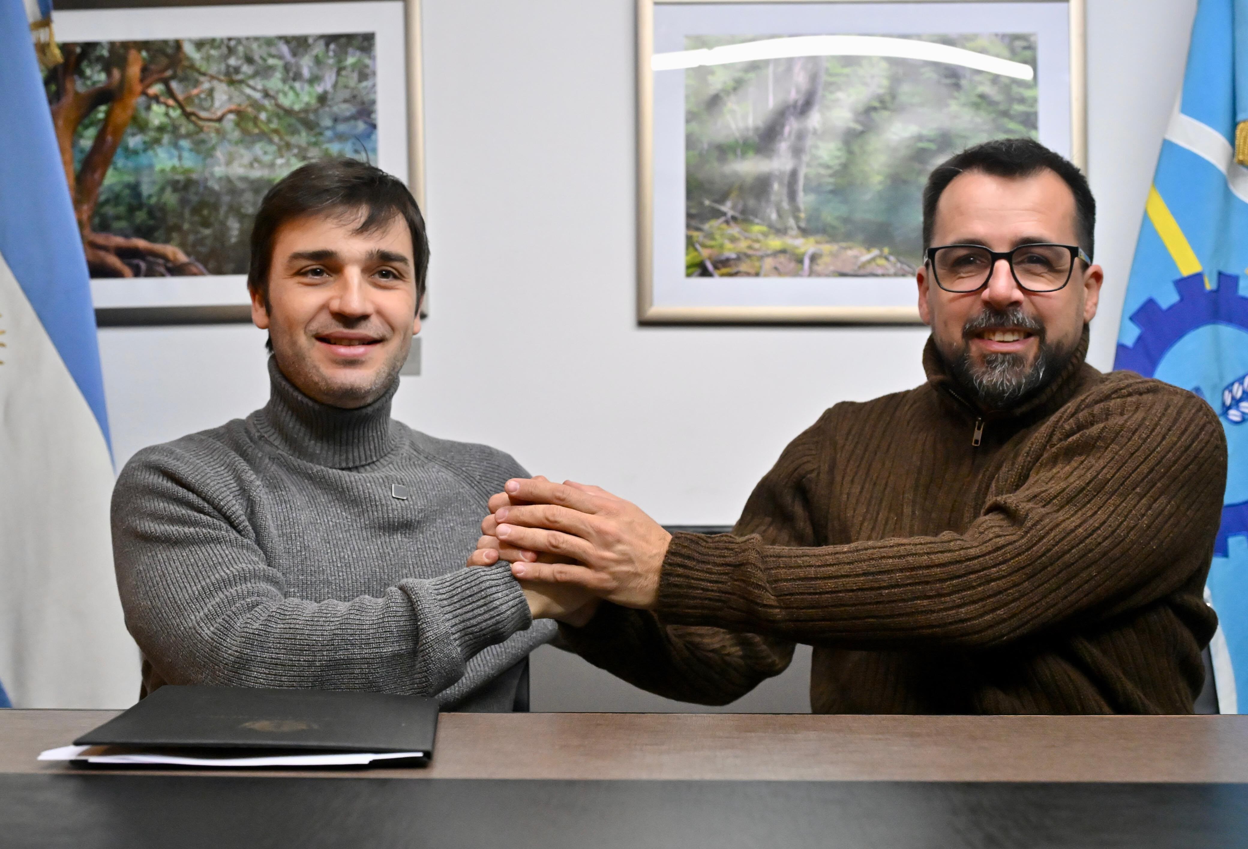 IMG-20260630-WA0097.jpg Plan Galina: Torres firmó nuevas obras para Esquel por más de .700 millones