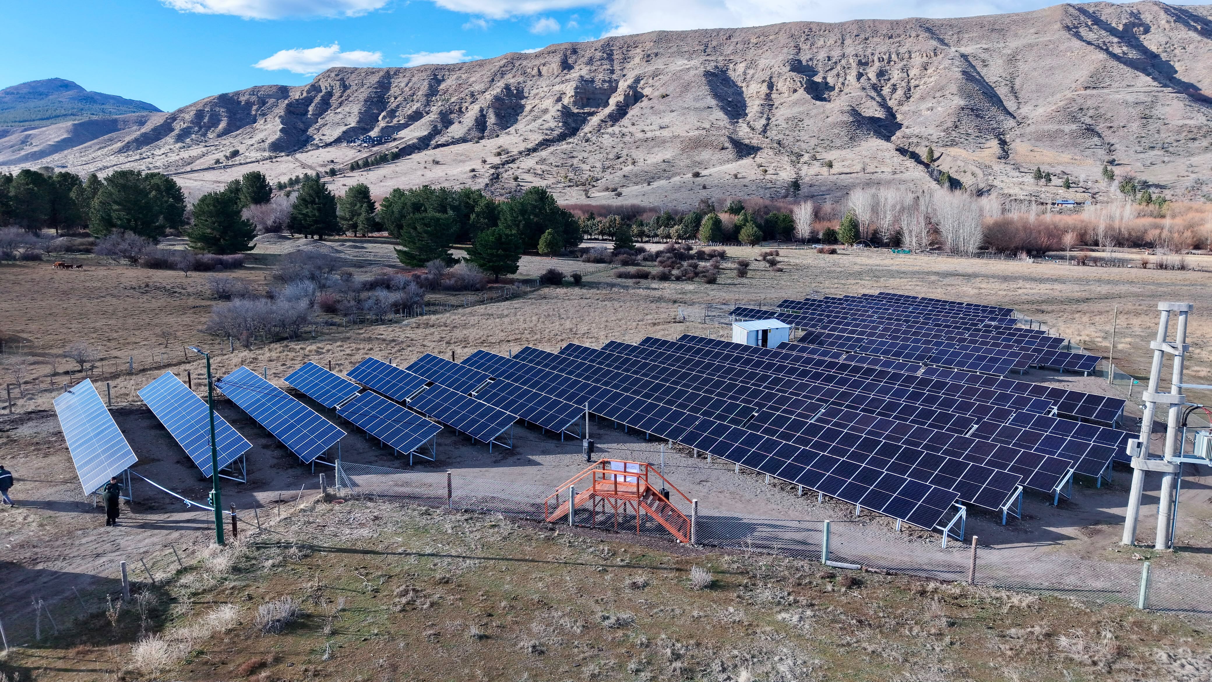 IMG-20260717-WA0029.jpg Torres recorrió el nuevo Parque Solar Fotovoltaico de Esquel y destacó el avance de la transición energética en Chubut