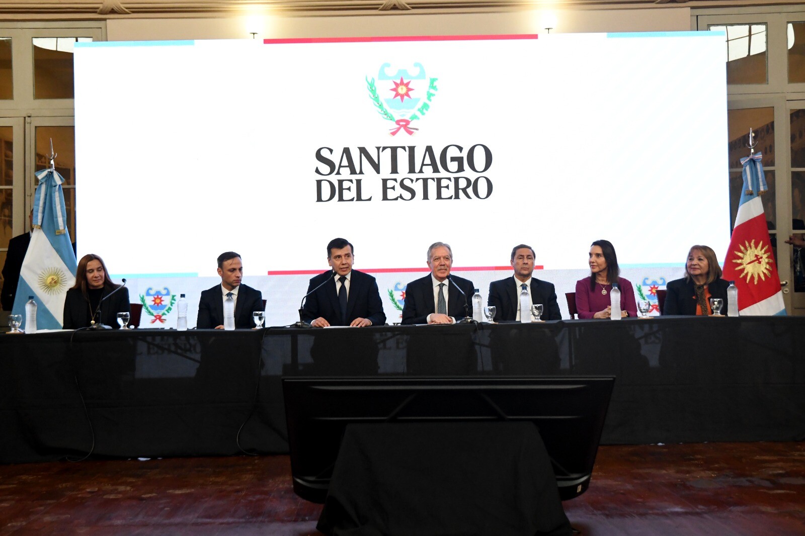EL GOBERNADOR ELÍAS SUÁREZ FIRMÓ UN CONVENIO HISTÓRICO PARA LA JERARQUIZACIÓN Y TITULARIZACIÓN DOCENTE EN LA PROVINCIA EL GOBERNADOR ELÍAS SUÁREZ FIRMÓ UN CONVENIO HISTÓRICO PARA LA JERARQUIZACIÓN Y TITULARIZACIÓN DOCENTE EN LA PROVINCIA