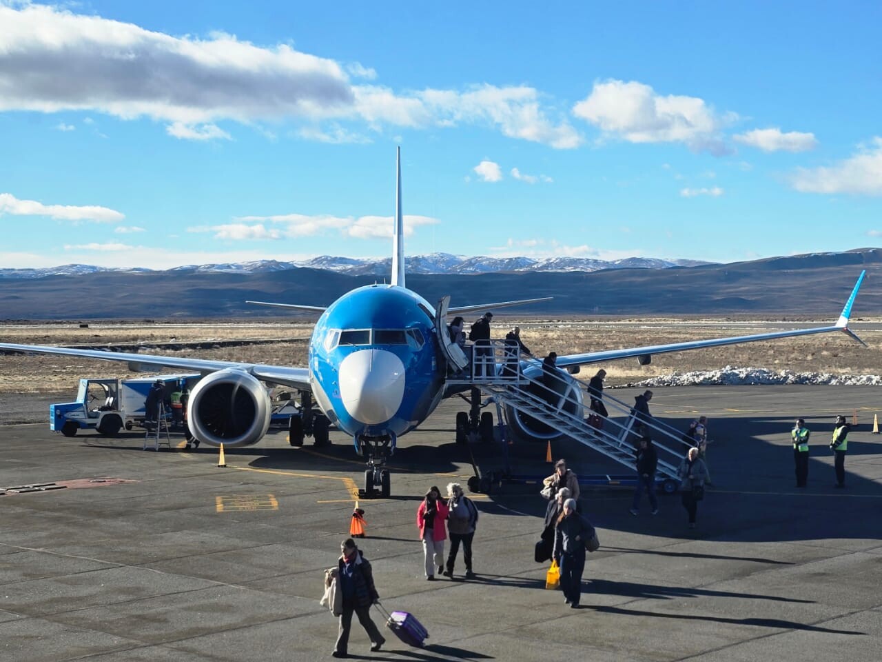 Chubut recibe el vuelo inaugural entre Córdoba y Esquel y fortalece la promoción turística de la cordillera