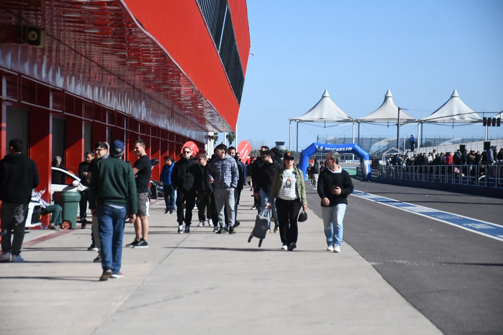 Comenzó en Las Termas el Track Day Argentina con más de 100 autos de alta gama en pista