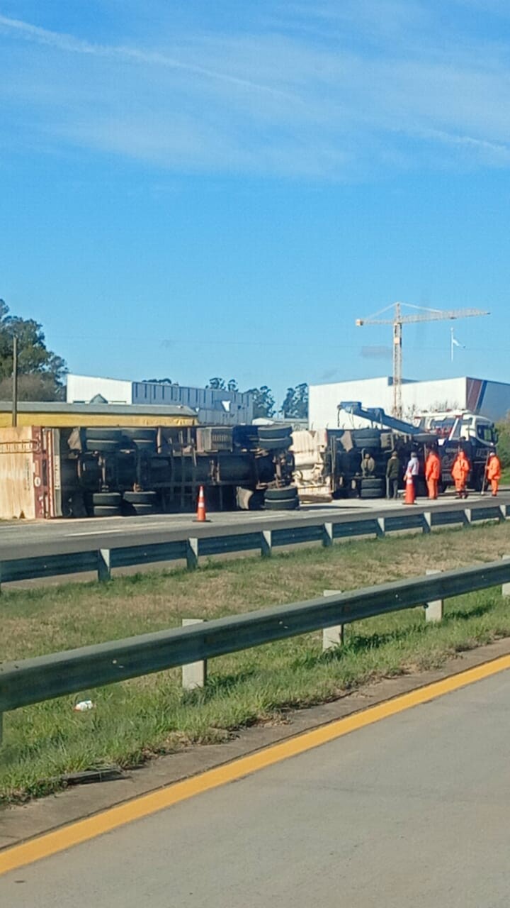 Autovia 14,Vuelco Camion Tolba.