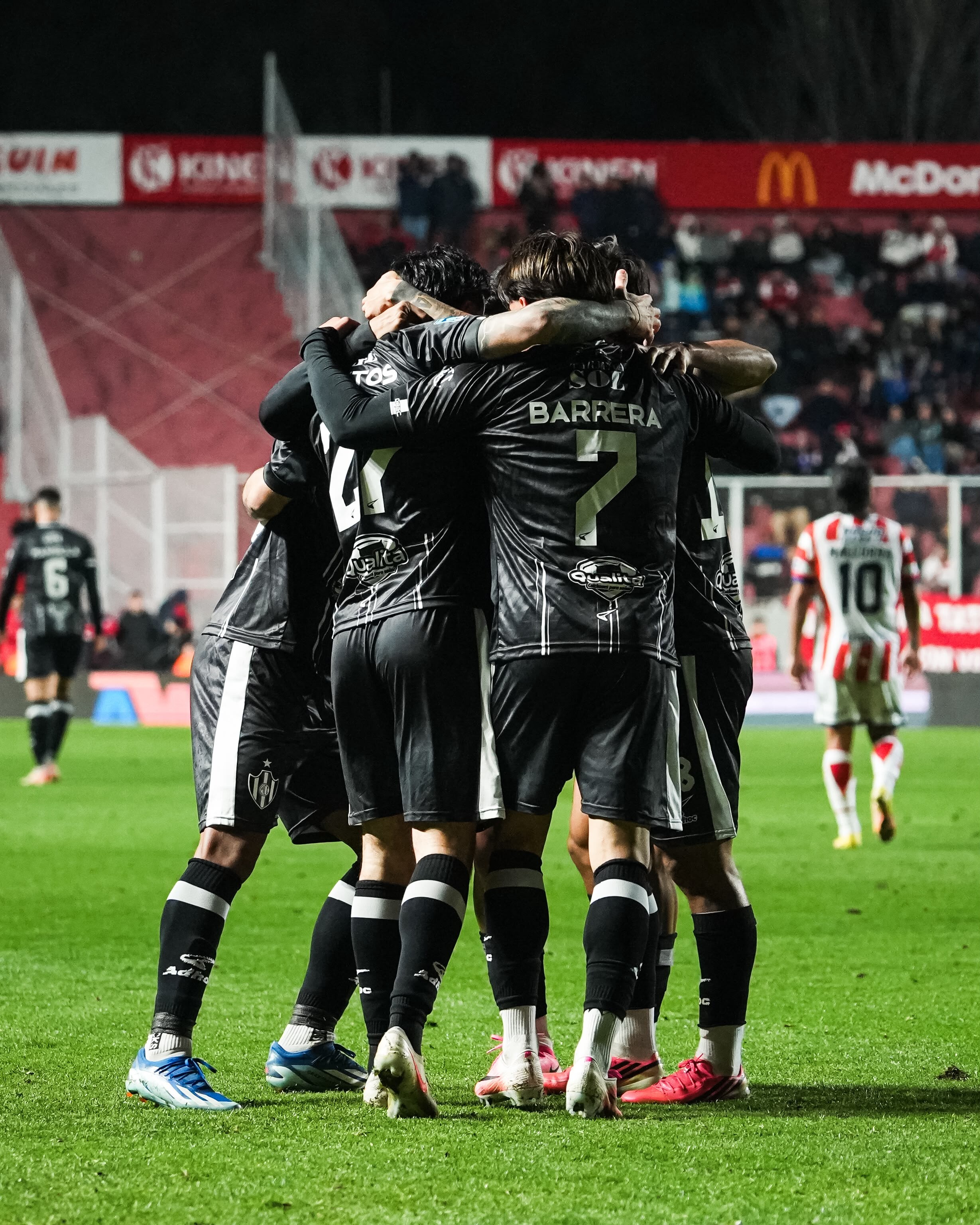 CENTRAL CÓRDOBA SE HIZO FUERTE EN SANTA FE Y VOLVIÓ A GANAR DE VISITANTE CENTRAL CÓRDOBA SE HIZO FUERTE EN SANTA FE Y VOLVIÓ A GANAR DE VISITANTE
