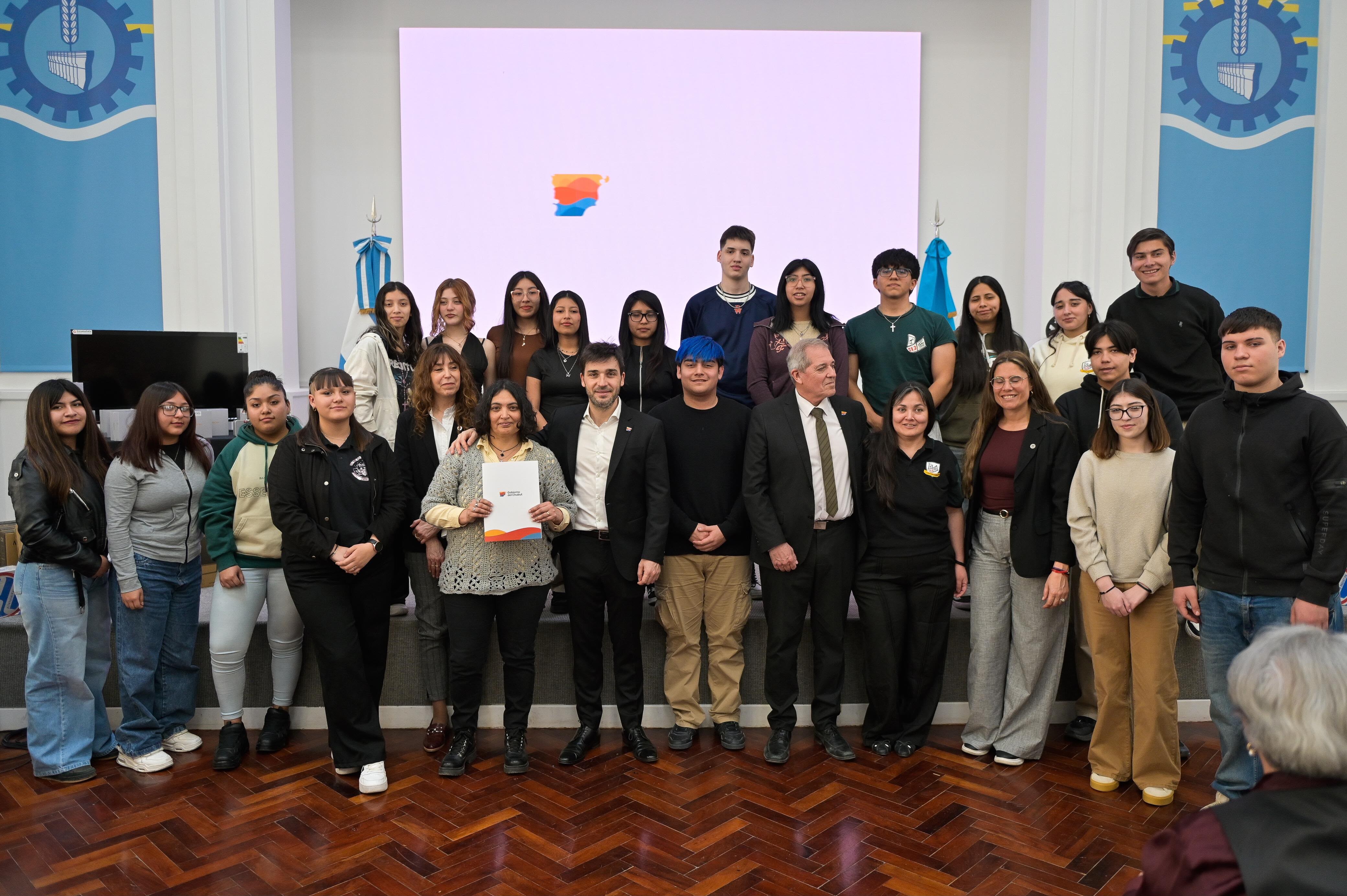 Torres presentó “Escuelas FoCo”, un programa para fortalecer la formación y la inserción laboral de los estudiantes secundarios Torres presentó “Escuelas FoCo”, un programa para fortalecer la formación y la inserción laboral de los estudiantes secundarios