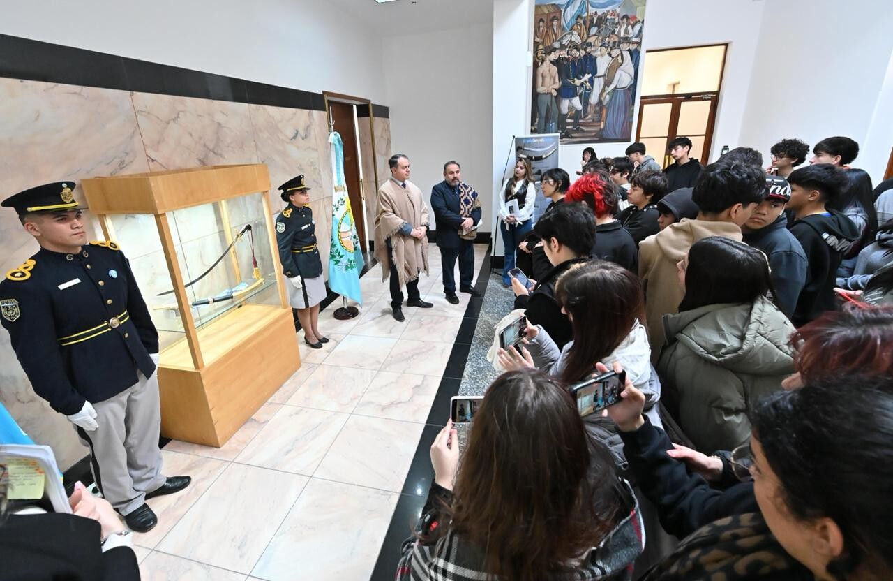 La réplica del Sable Corvo de San Martín se exhibe por primera vez en la Casa de Gobierno La réplica del Sable Corvo de San Martín se exhibe por primera vez en la Casa de Gobierno