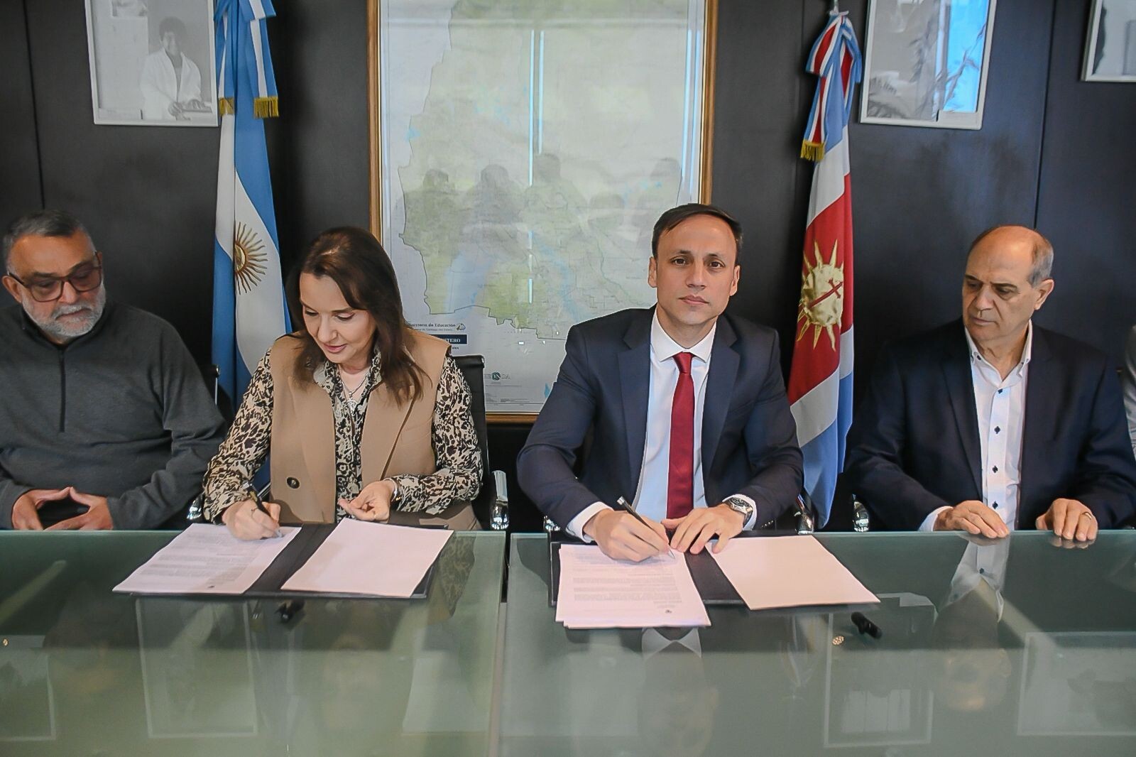 IMG-20260902-WA0026.jpg LA PROVINCIA Y EL COLEGIO DE PSICOPEDAGOGOS FIRMARON UN CONVENIO PARA FORTALECER EL ACOMPAÑAMIENTO A LAS ESCUELAS