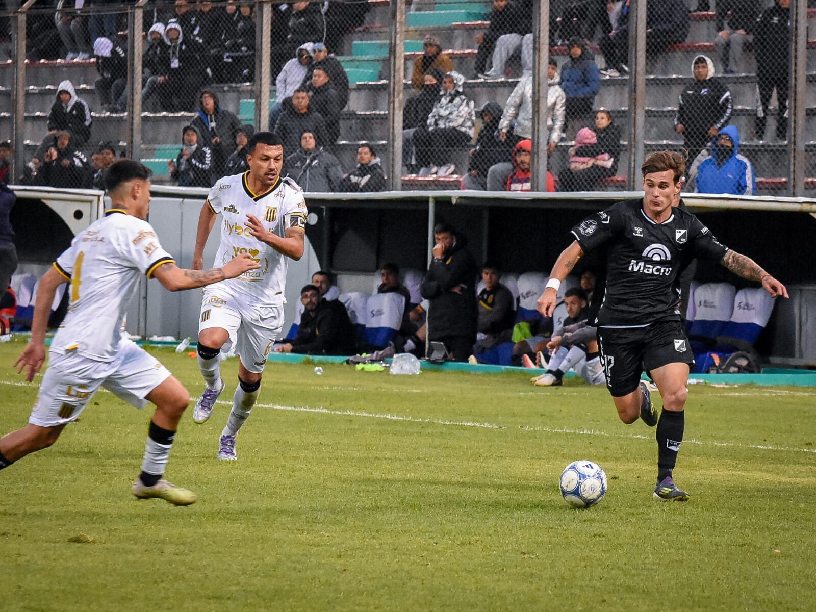 El cuervo igualó de local ante almirante brown y sigue sumando en la recta final