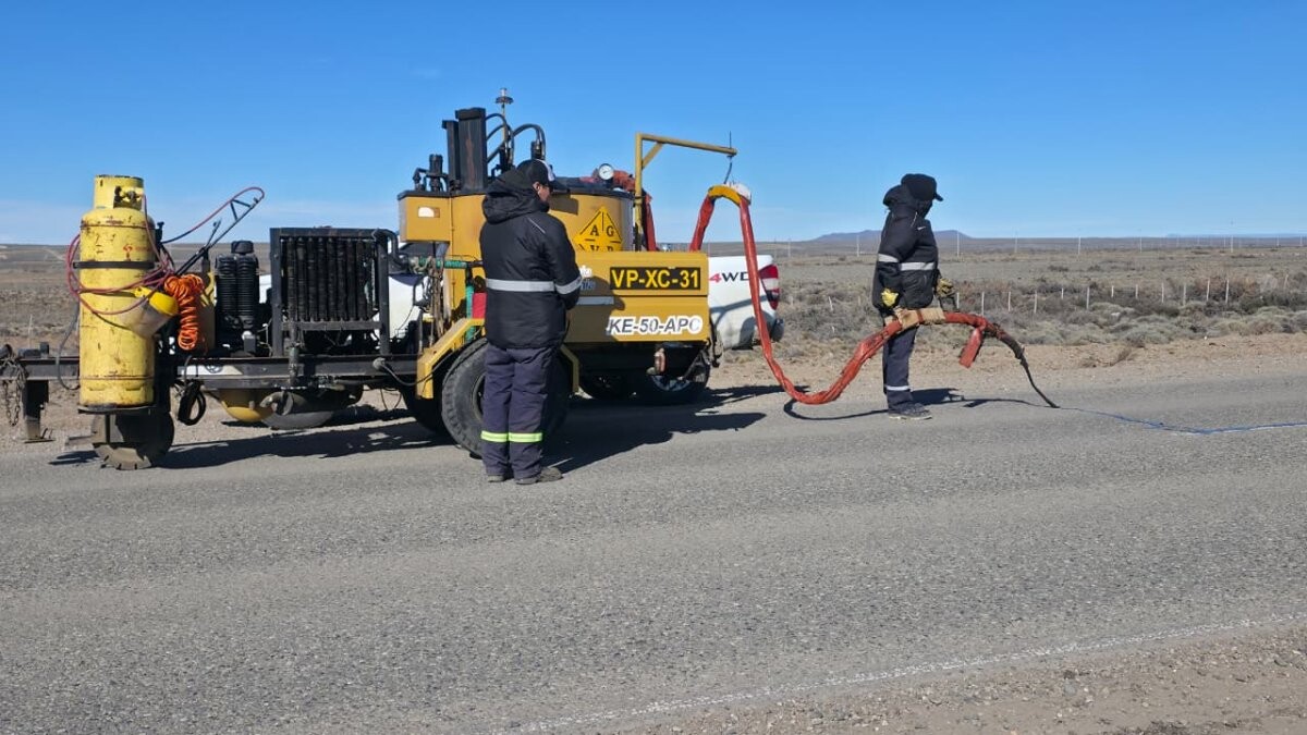 Vialidad: Trabajo de sellado de fisura sobre la Ruta Provincial N° 43